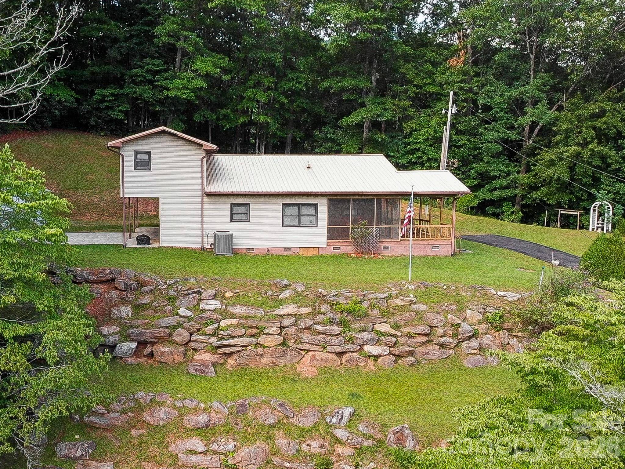 82 Trout Haven LN, Balsam Grove, NC 28708