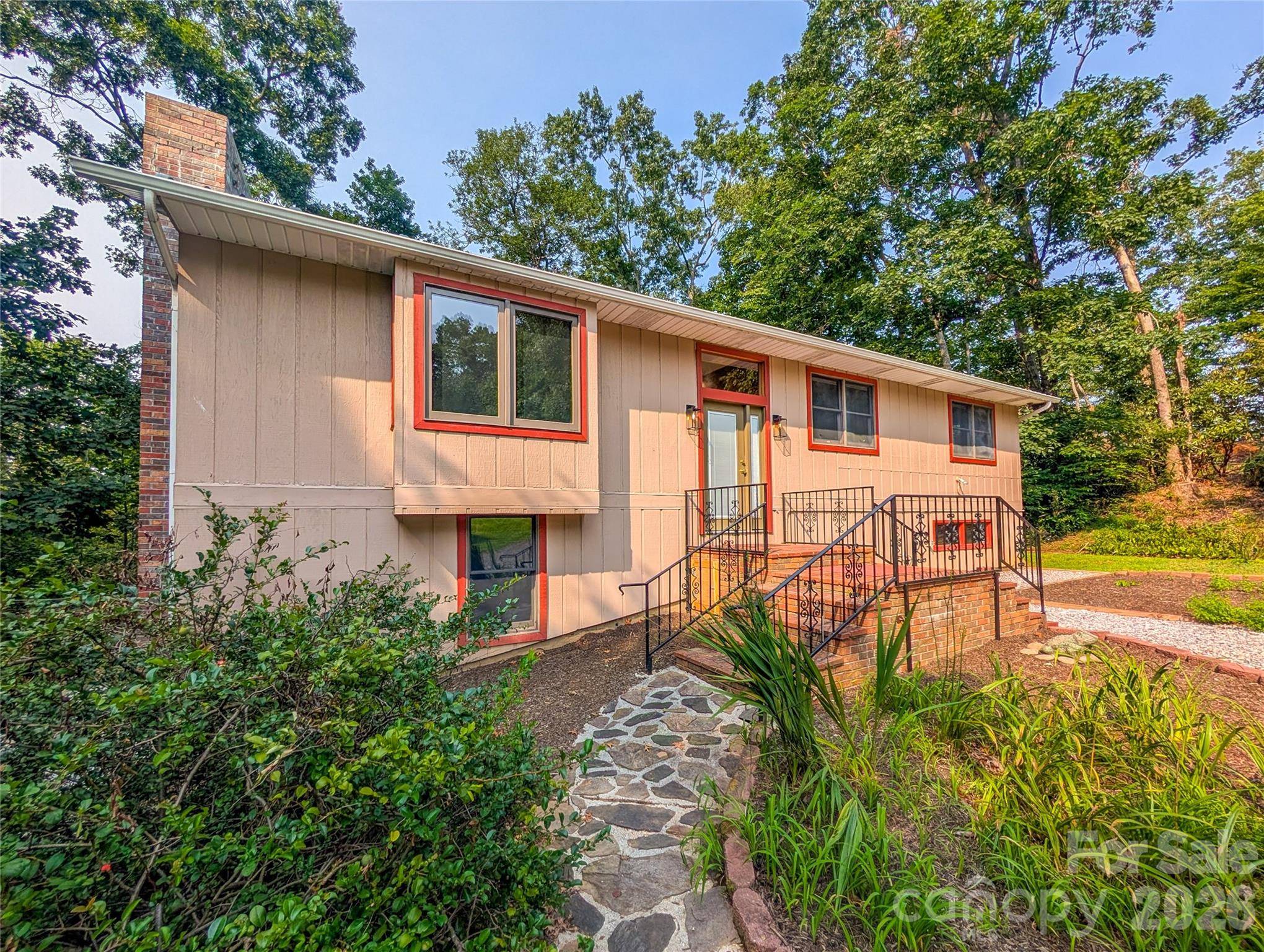 328 Wooded Valley LN, Burnsville, NC 28714