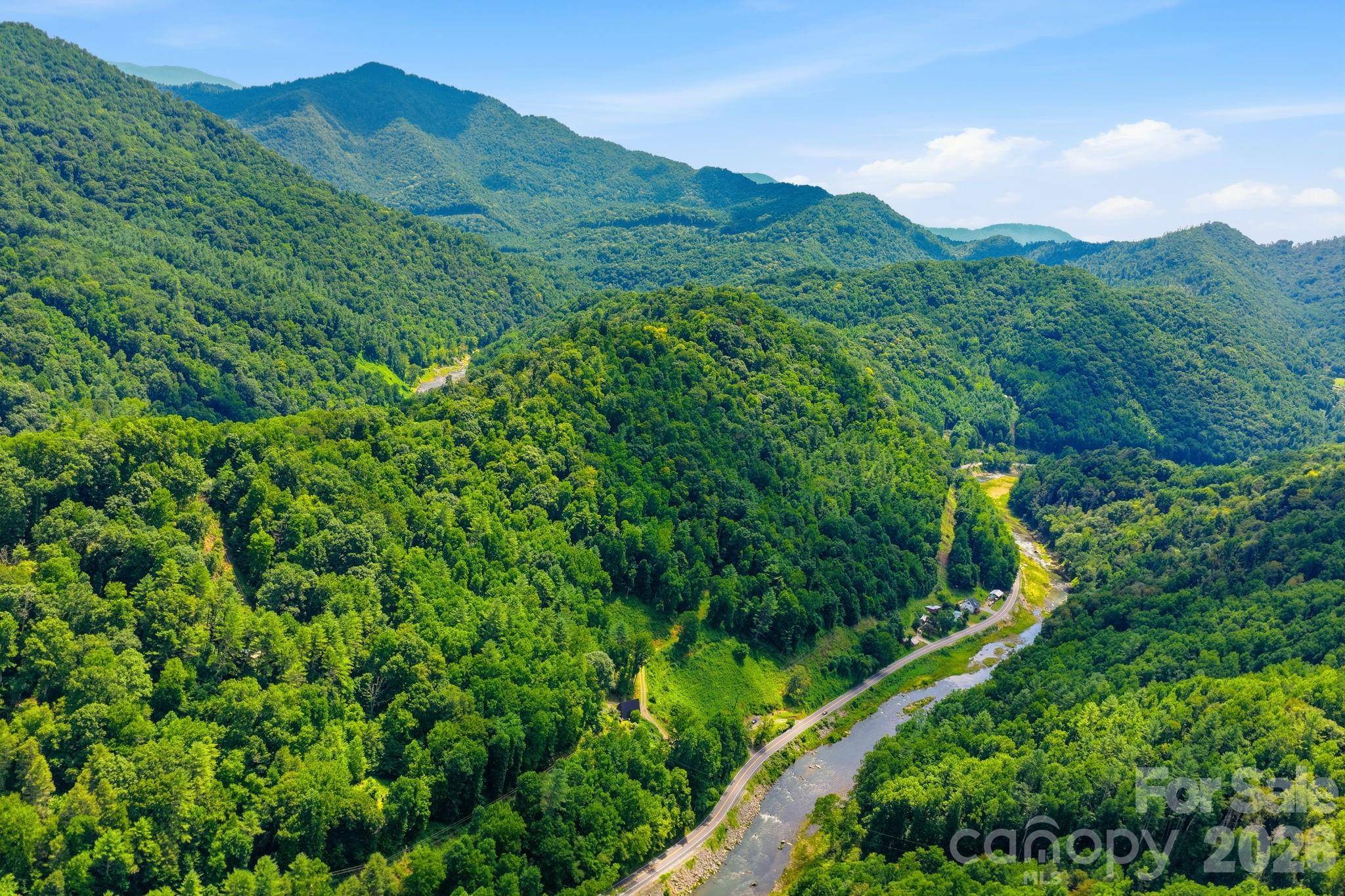 11392 & 11394 US 19W HWY, Burnsville, NC 28714