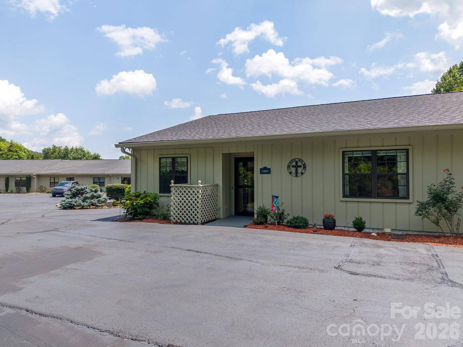 16A Willow View DR, Franklin, NC 28734