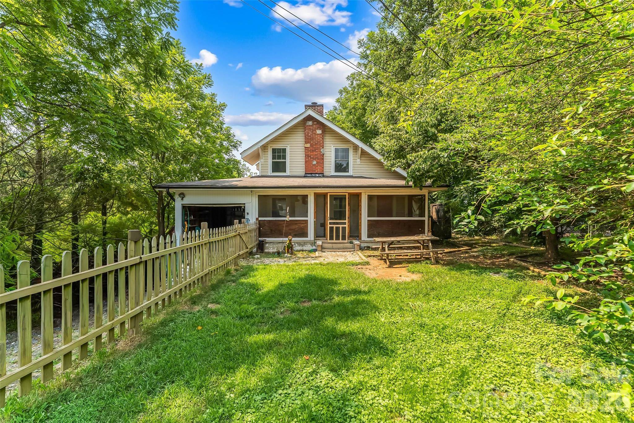 40 Sycamore CIR, Hendersonville, NC 28791