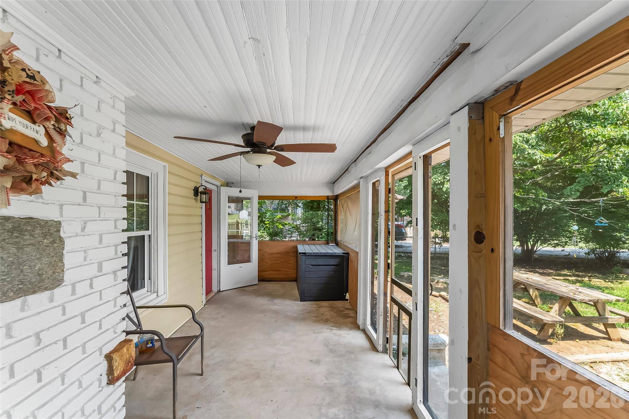 40 Sycamore CIR, Hendersonville, NC 28791