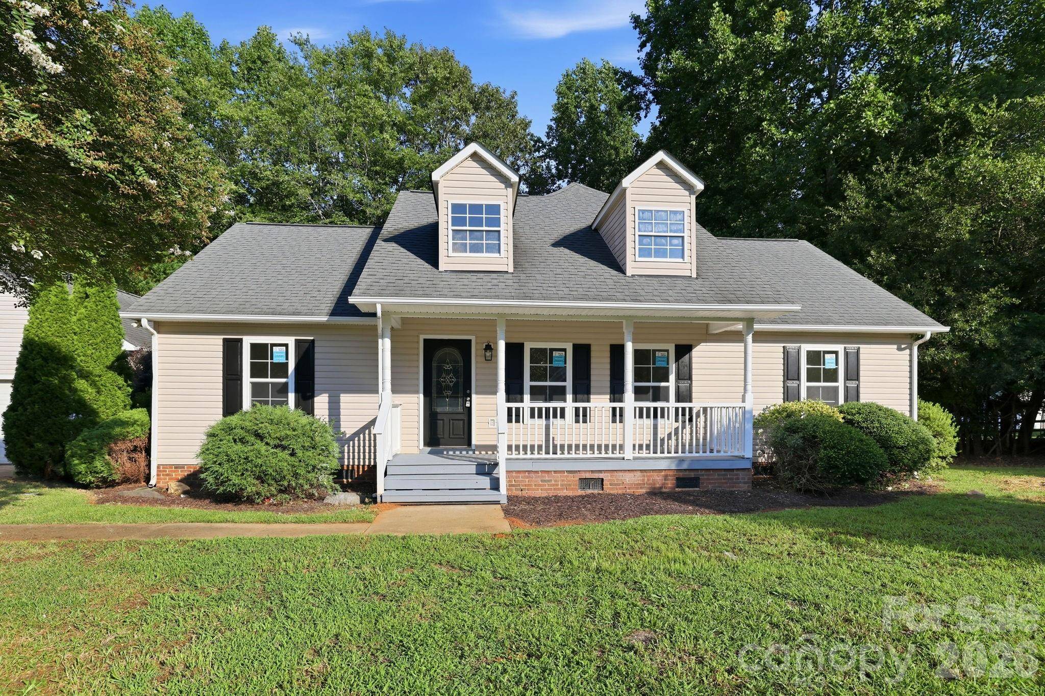 910 Little Brook CIR, York, SC 29745