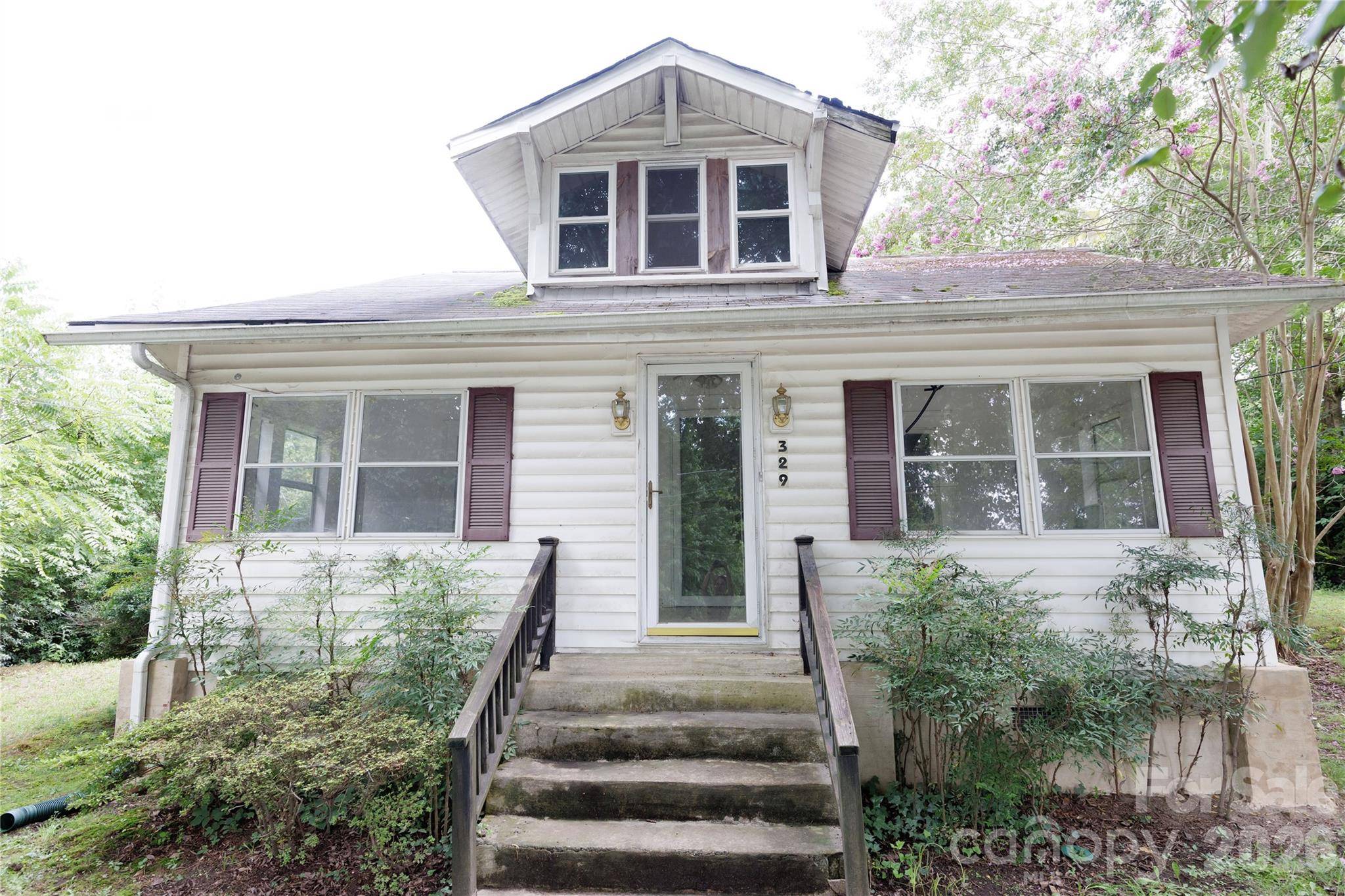 329 Finley AVE NW, Lenoir, NC 28645