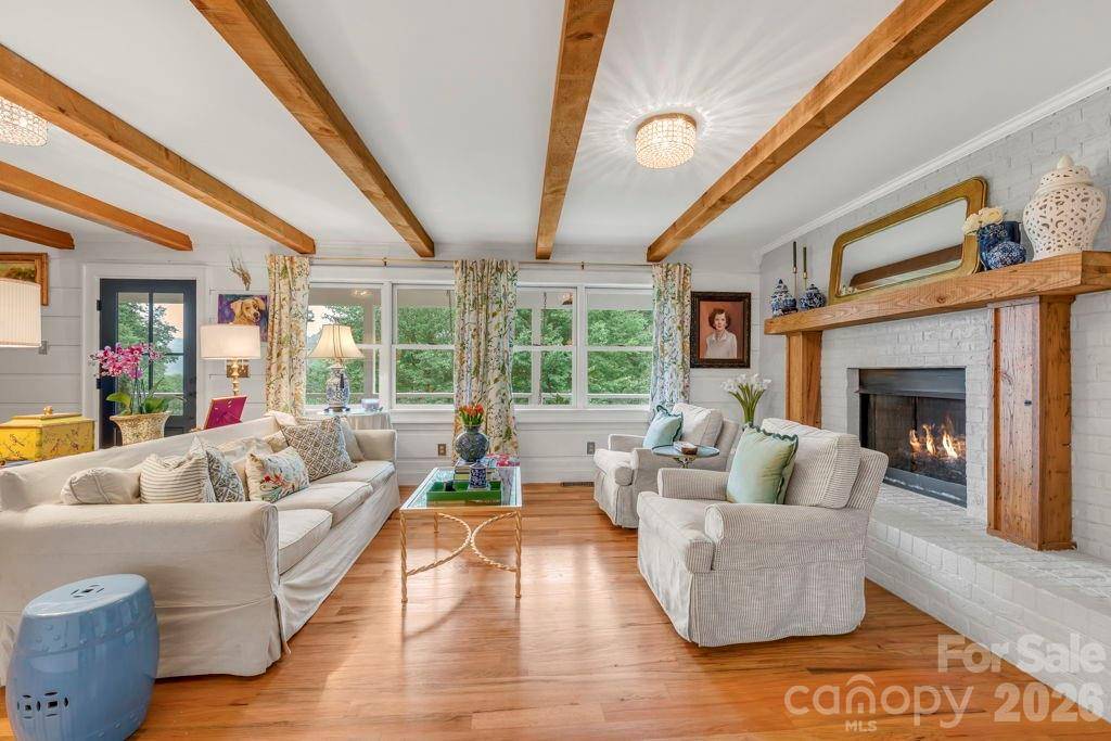 165 Leighway LN, Banner Elk, NC 28604