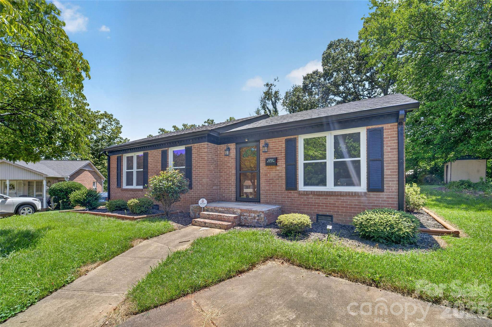 4040 Burnham CT, Winston Salem, NC 27105
