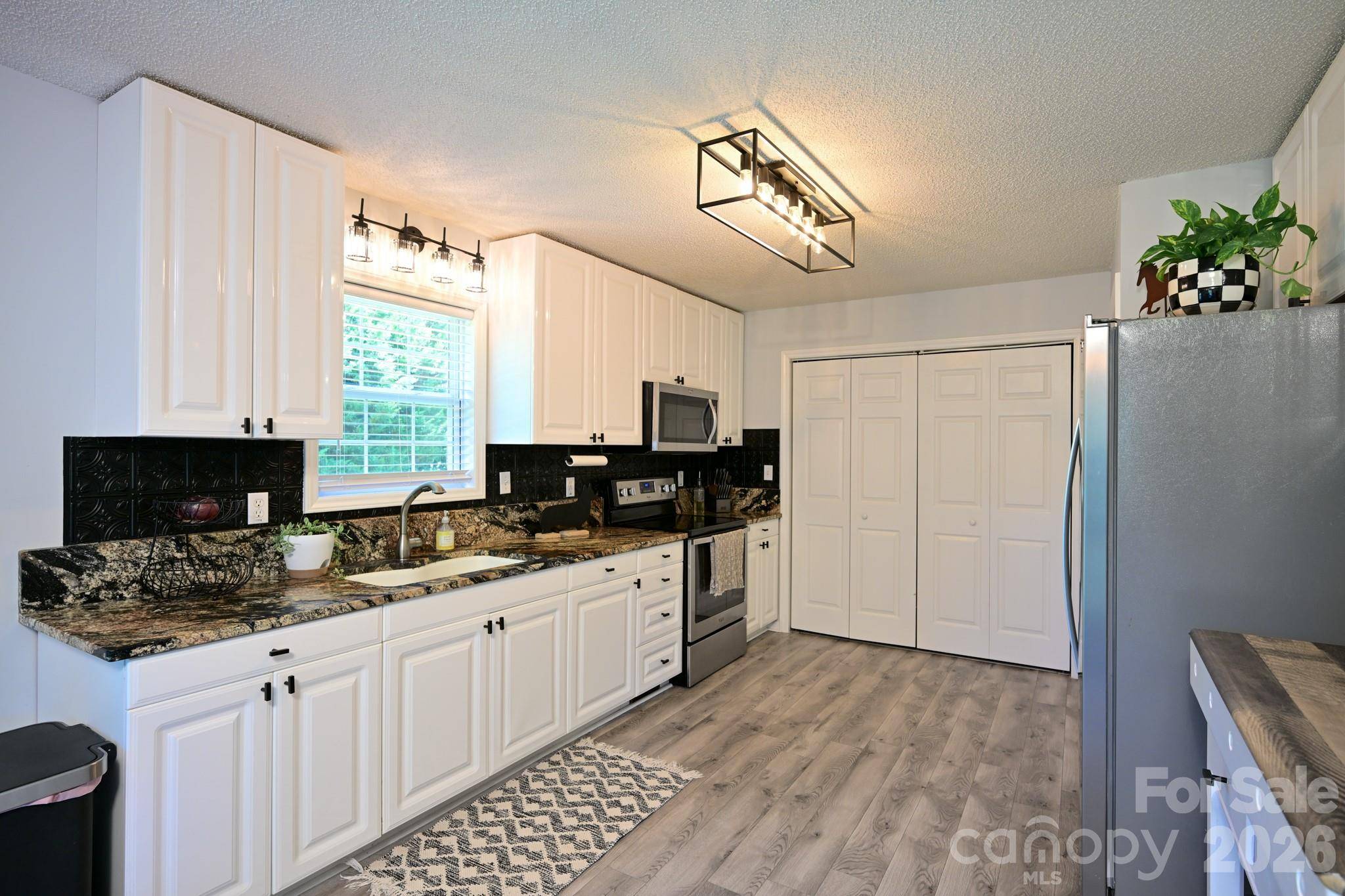 1151 Shady LN, Marion, NC 28752