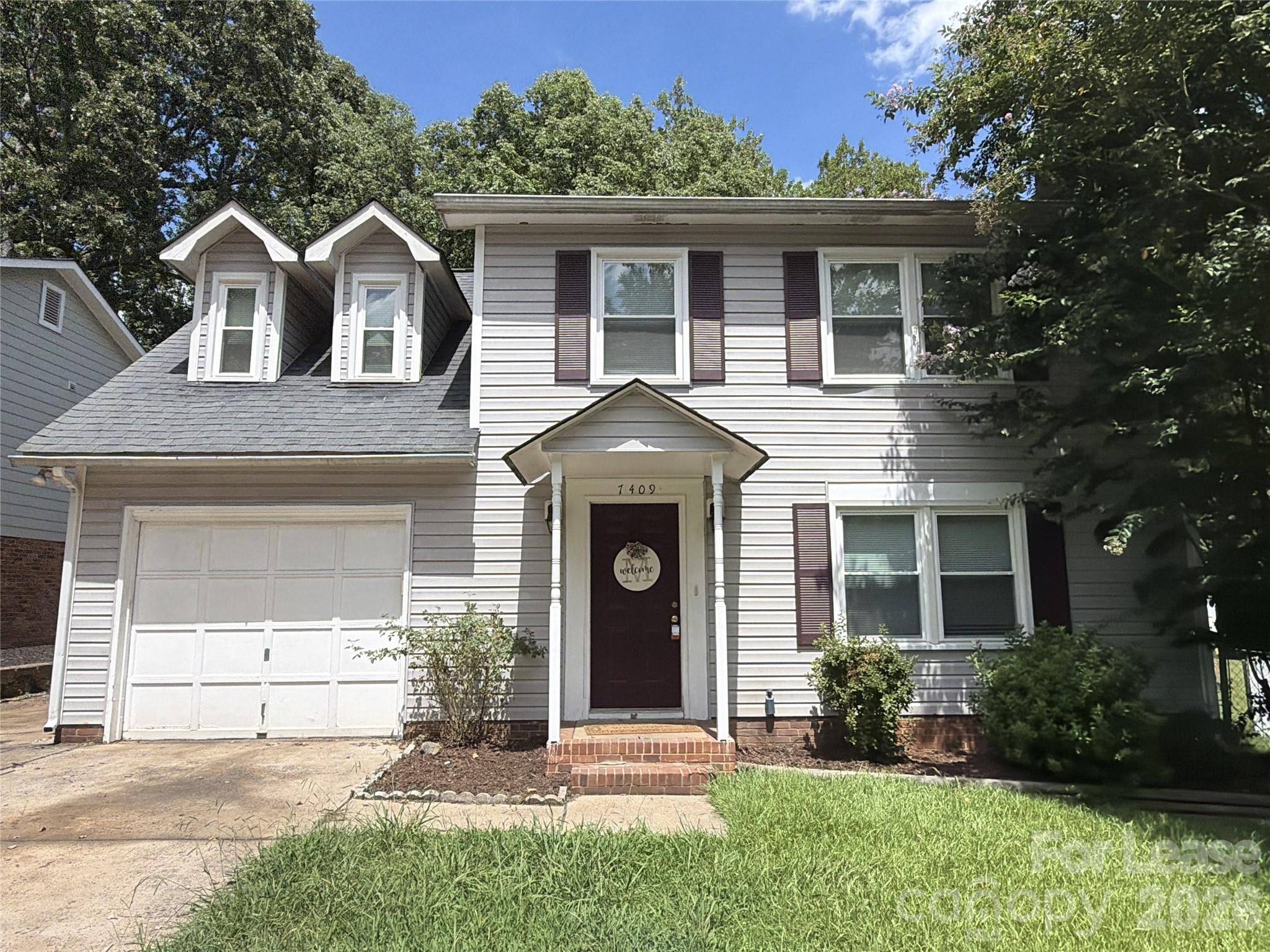 7409 Lockmont DR, Charlotte, NC 28212