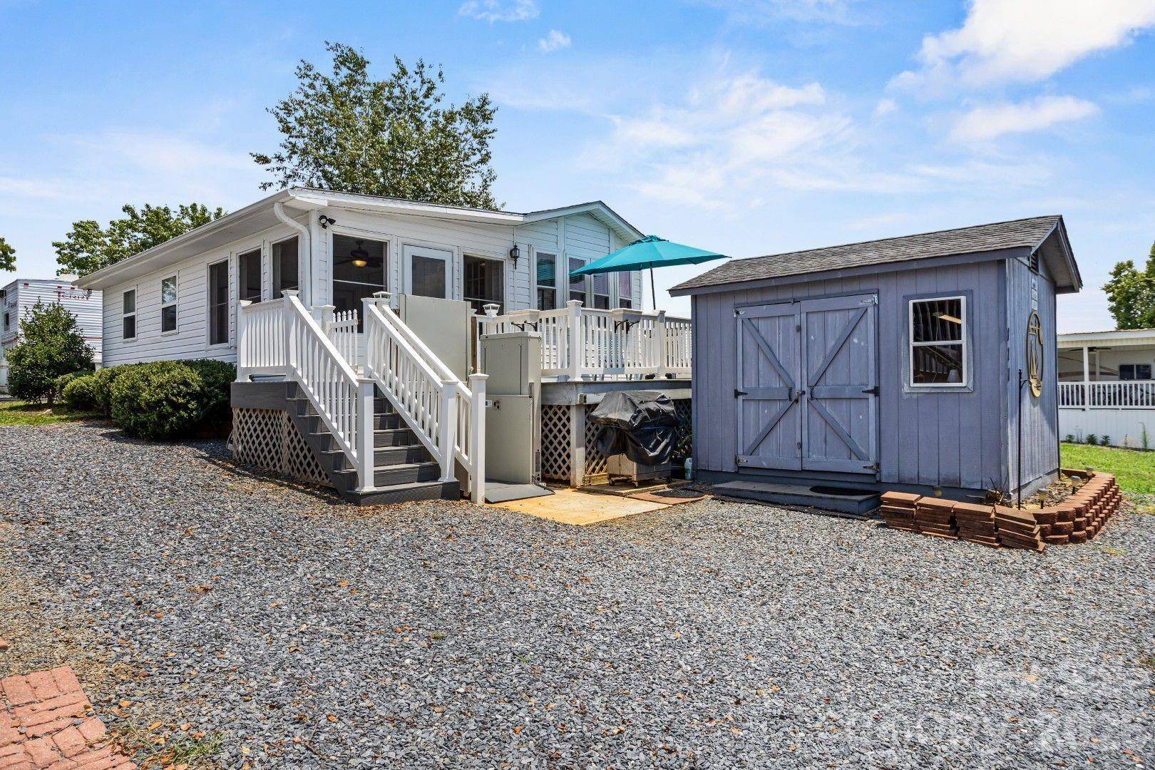 111 Scenic View LN, New London, NC 28127