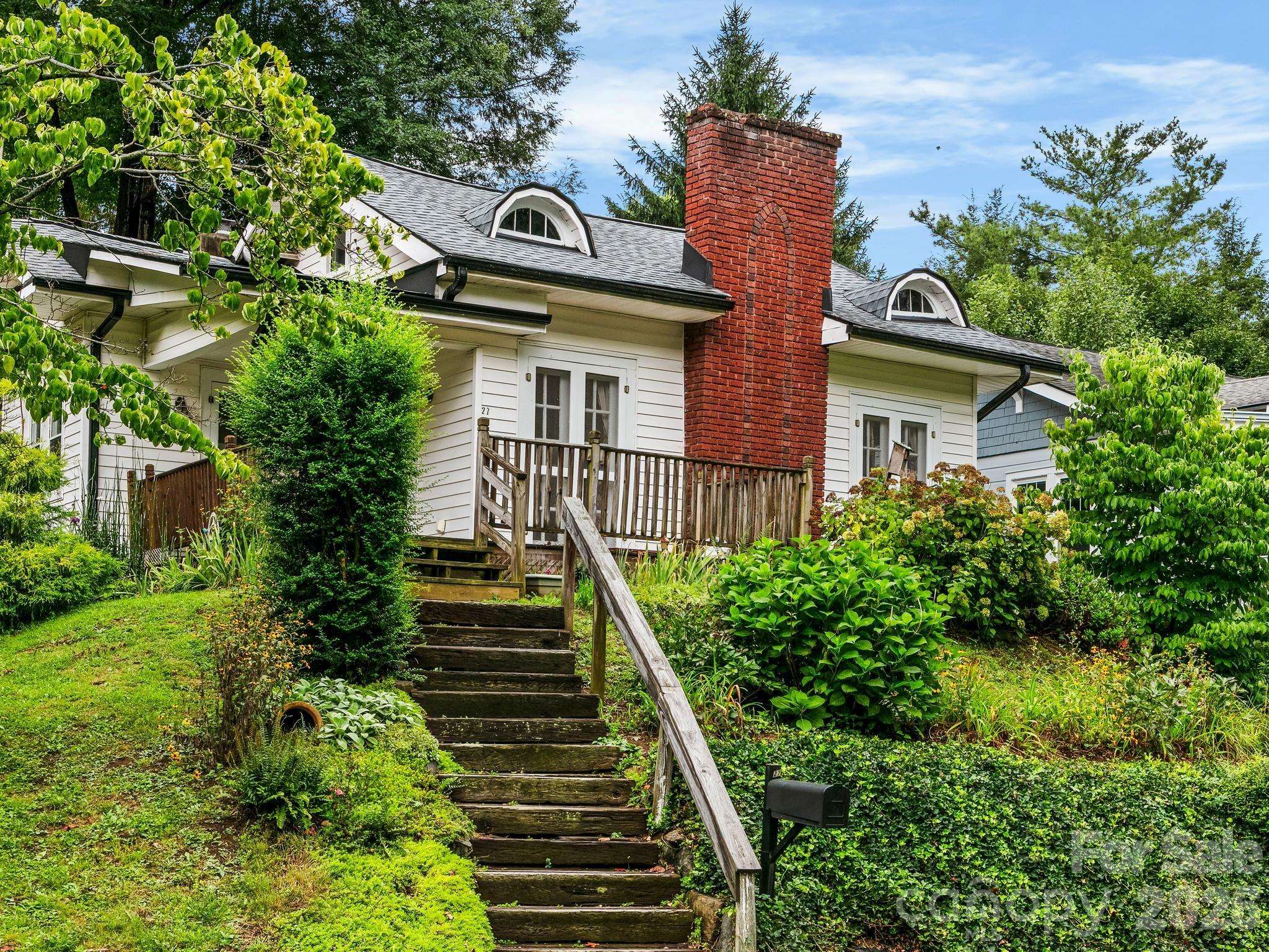 27 Warwick RD, Asheville, NC 28803