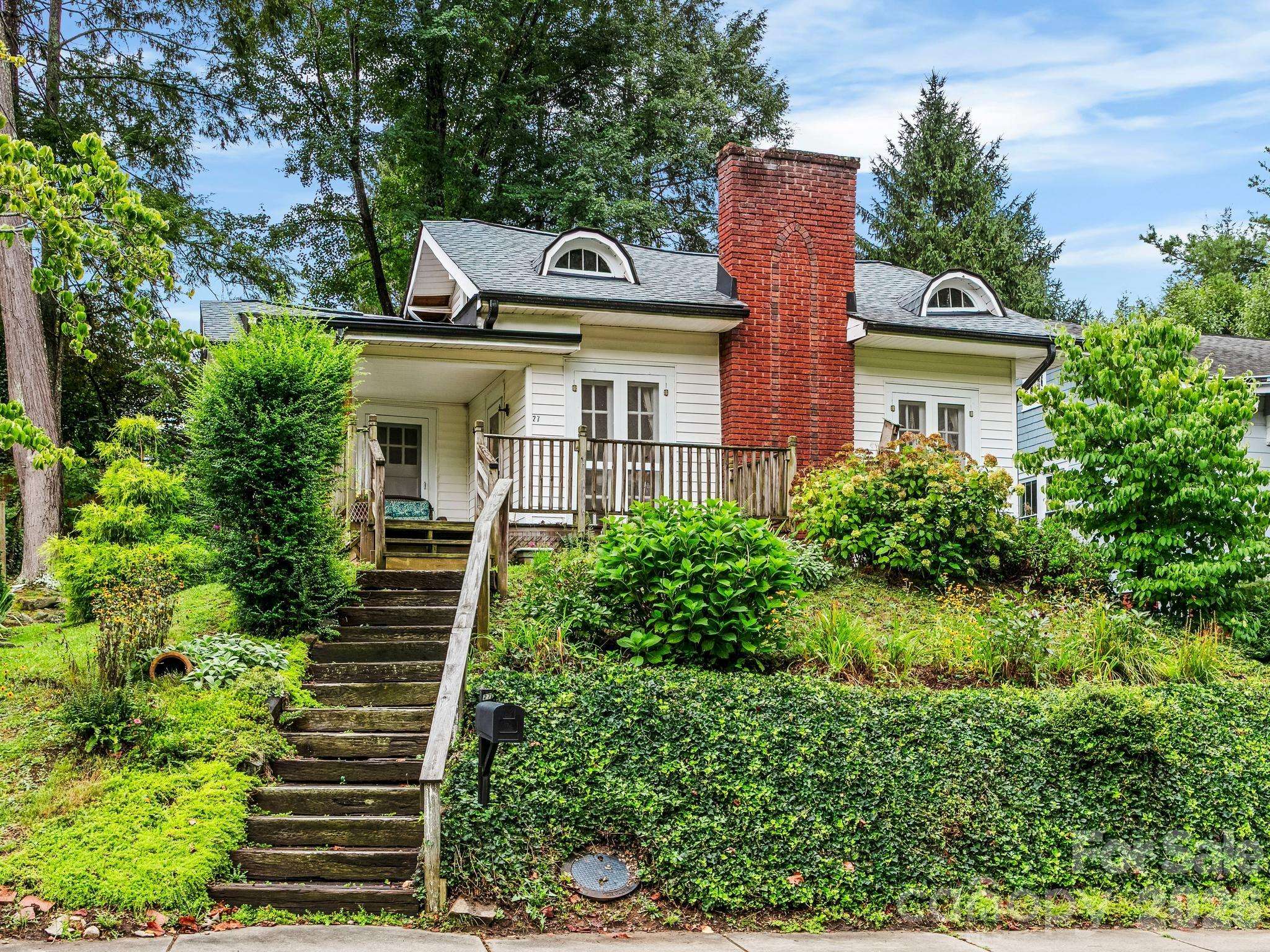 27 Warwick RD, Asheville, NC 28803