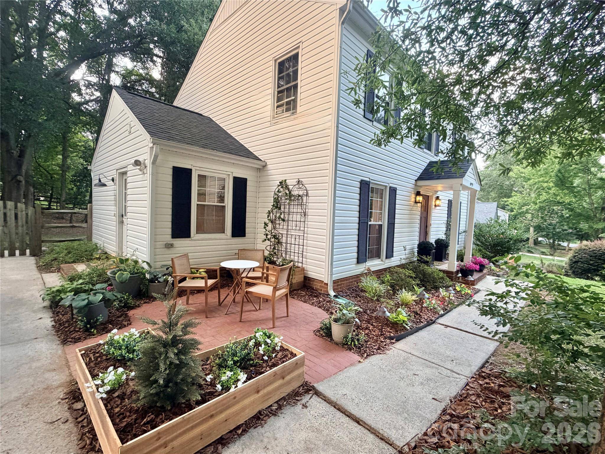 8929 Gamesford DR, Charlotte, NC 28277