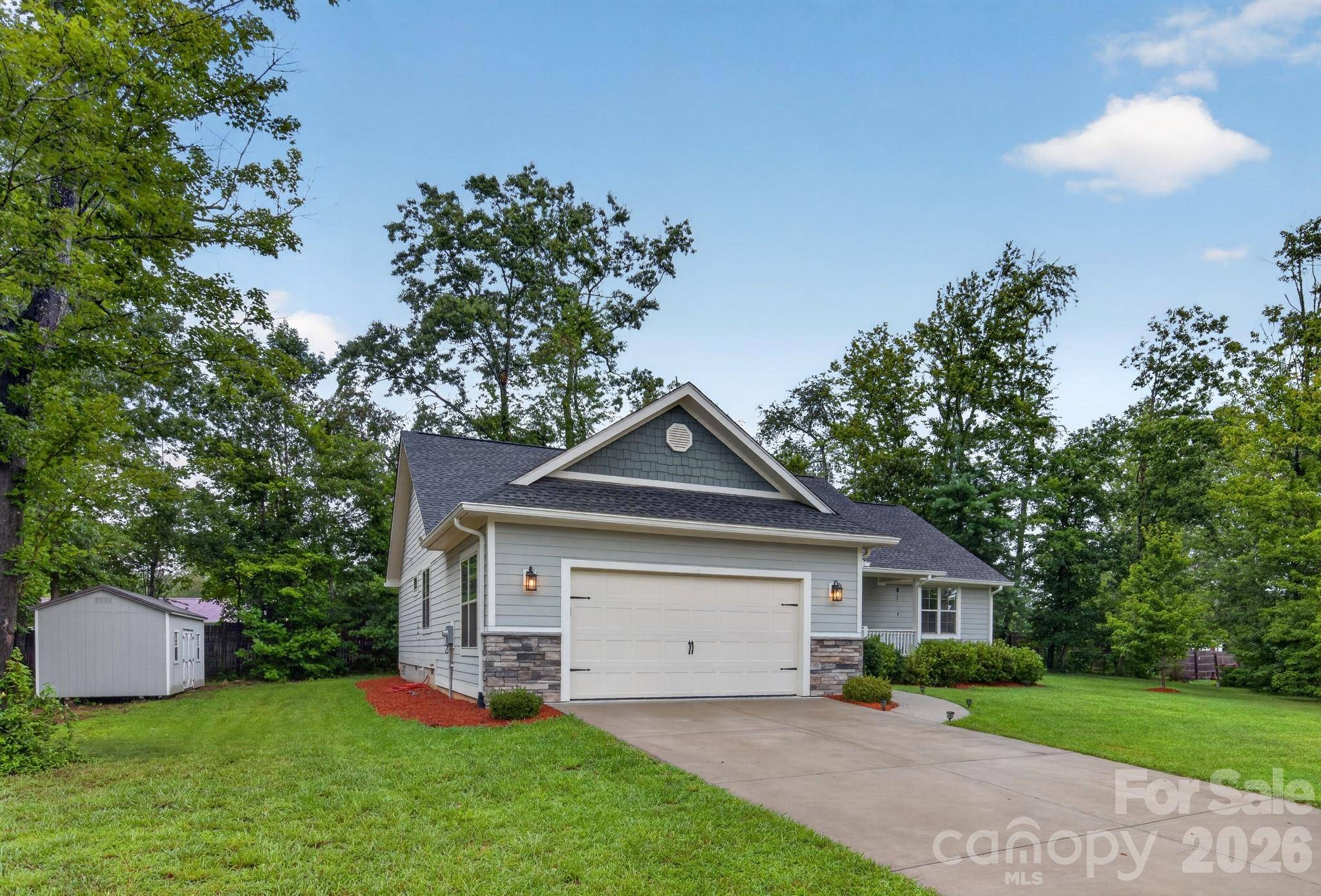 14 Wood Path LN, Arden, NC 28704
