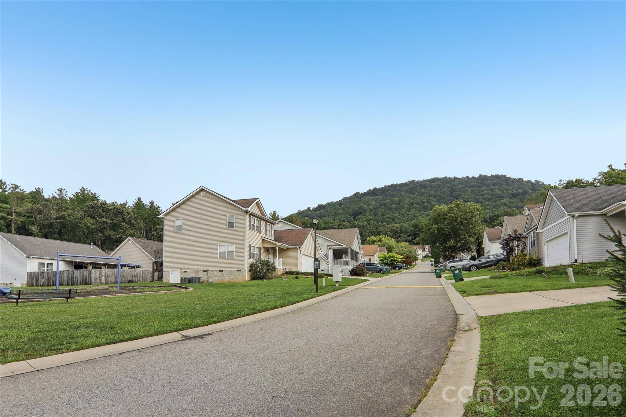 102 Woodcreek CIR, Swannanoa, NC 28778