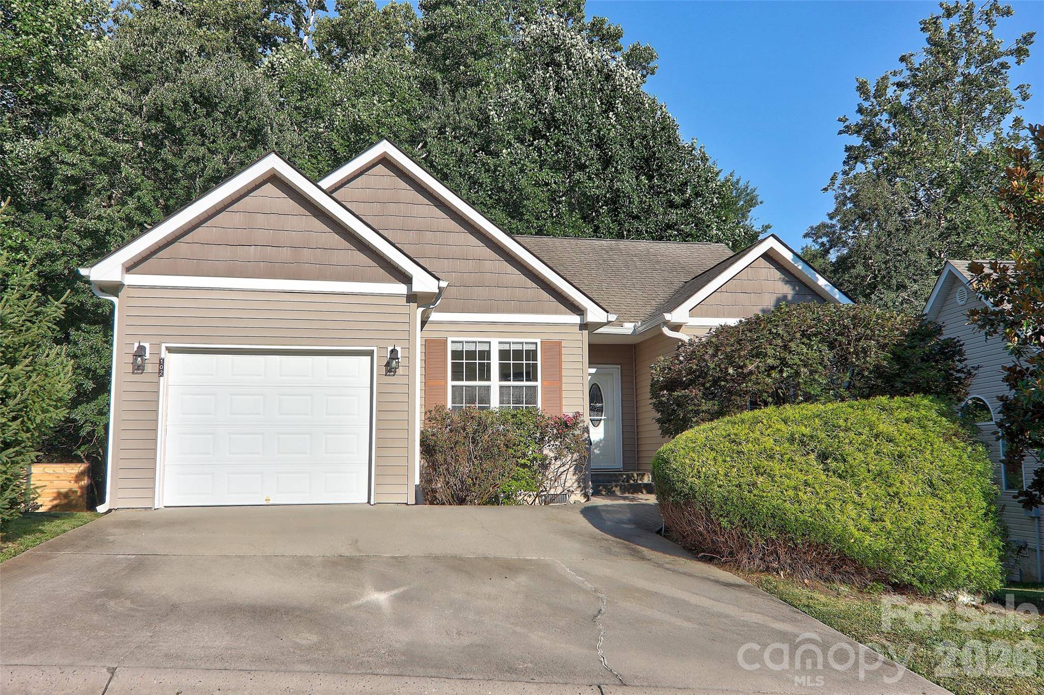 102 Woodcreek CIR, Swannanoa, NC 28778