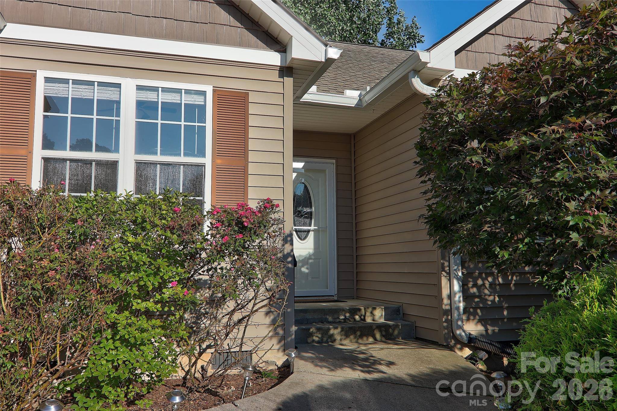 102 Woodcreek CIR, Swannanoa, NC 28778