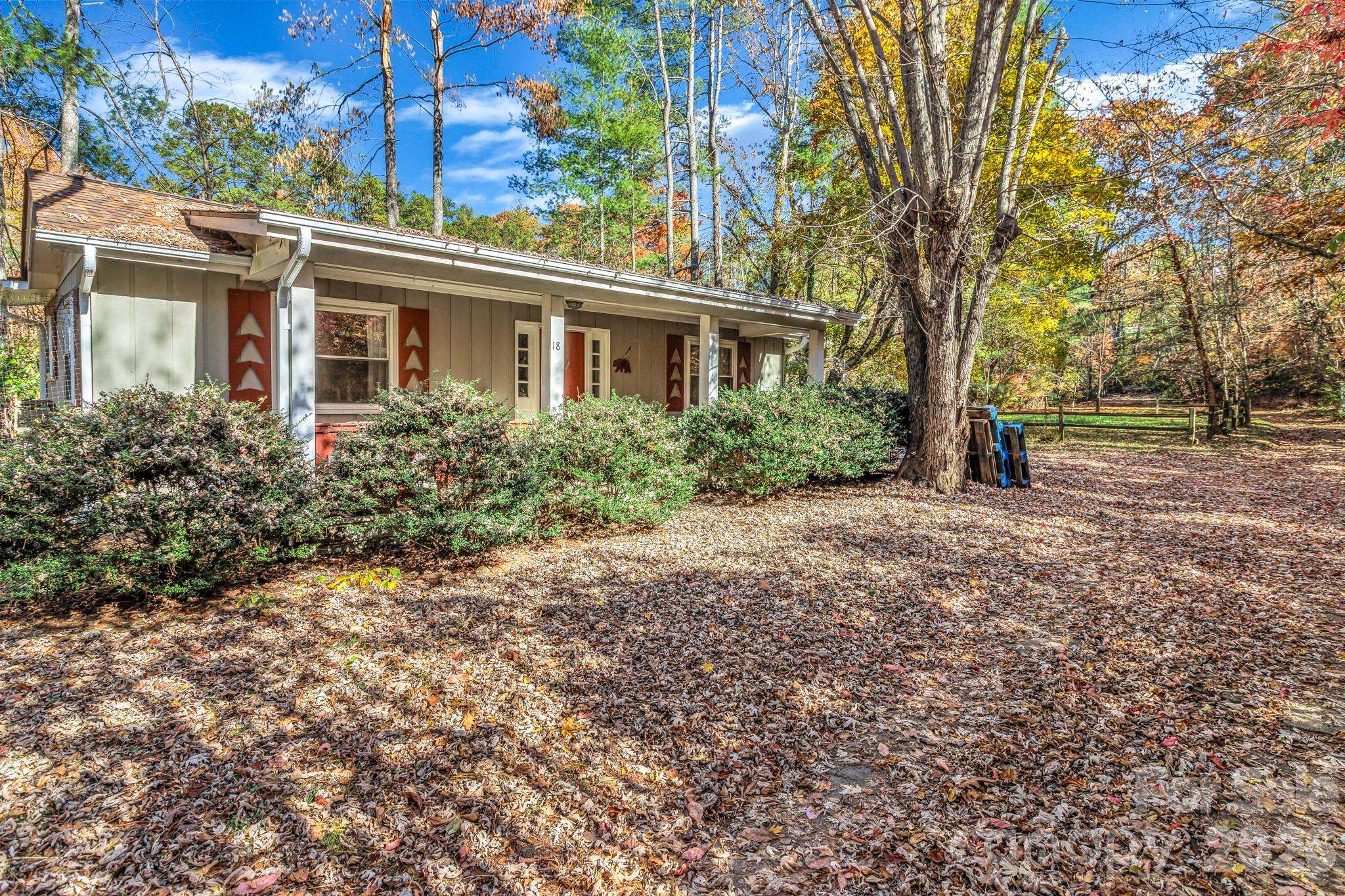 18 Leisure Mountain RD, Asheville, NC 28804