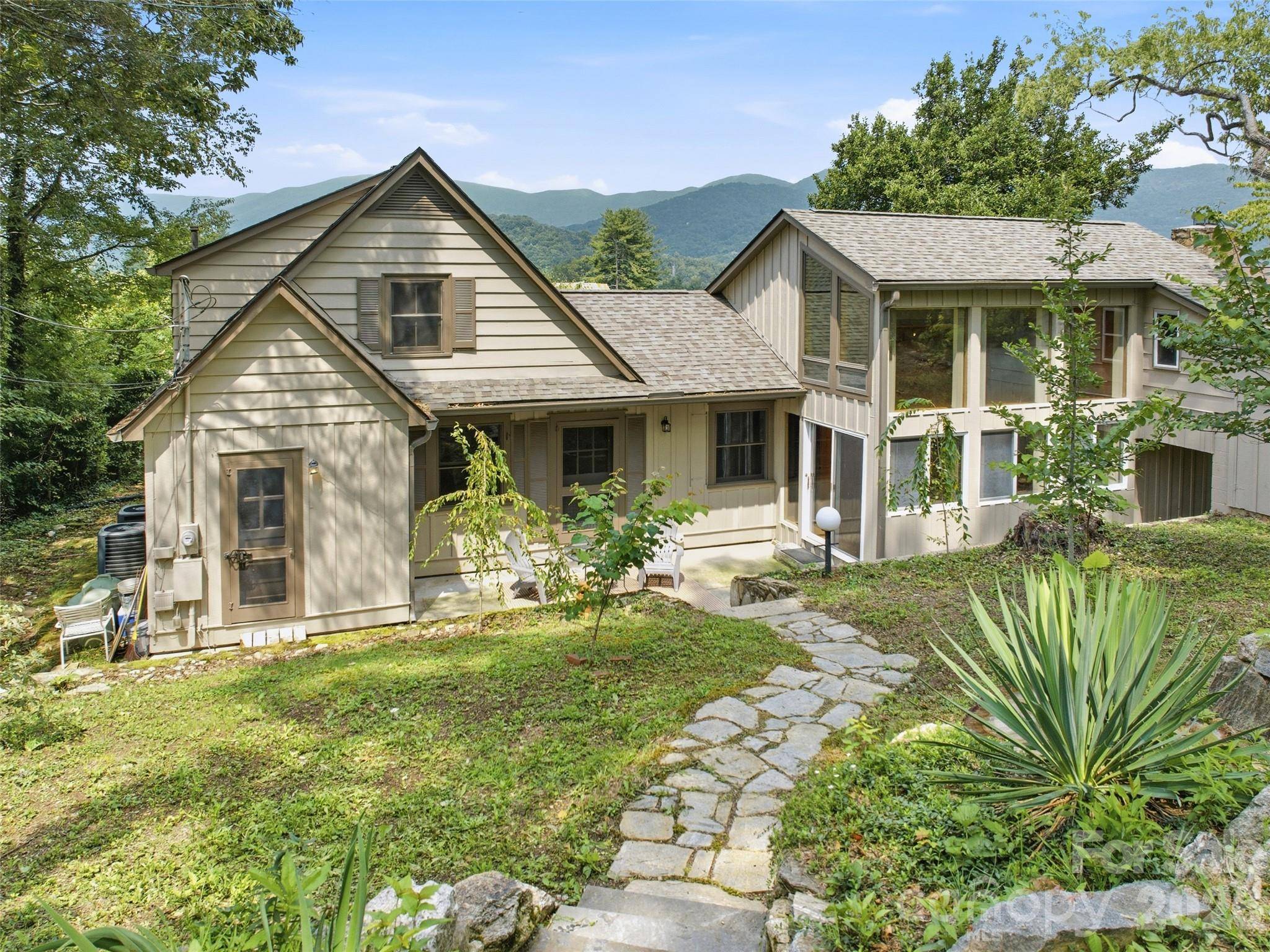 279 Longview DR, Waynesville, NC 28786