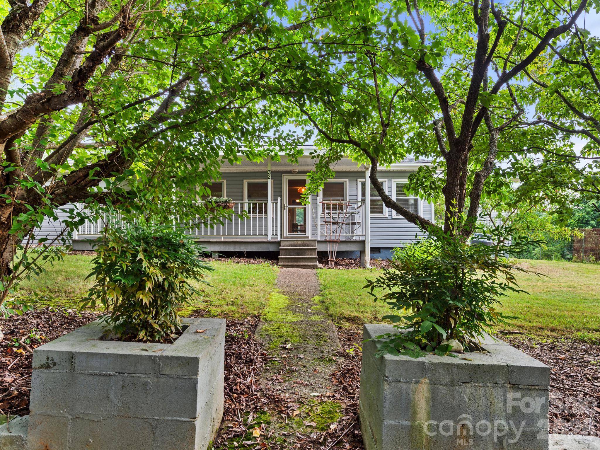 32 Fair DR, Candler, NC 28715