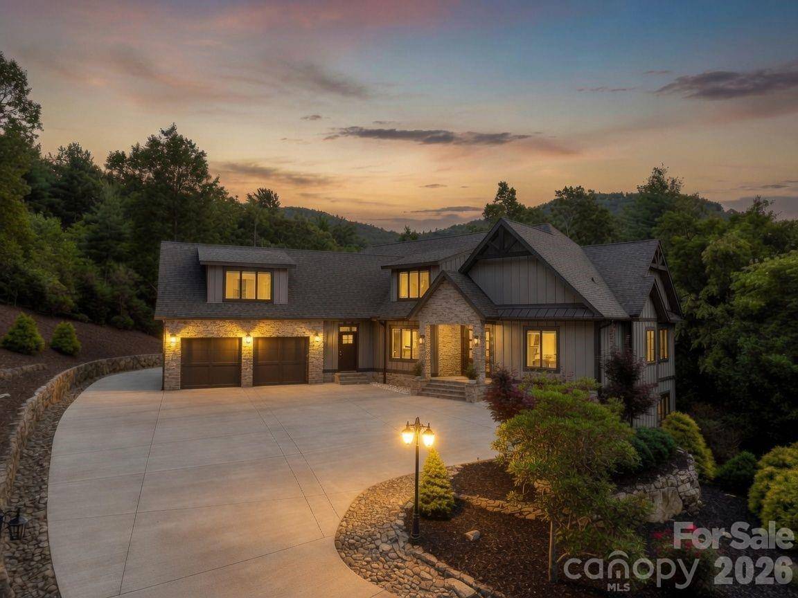 8 Lakeview DR, Fairview, NC 28730