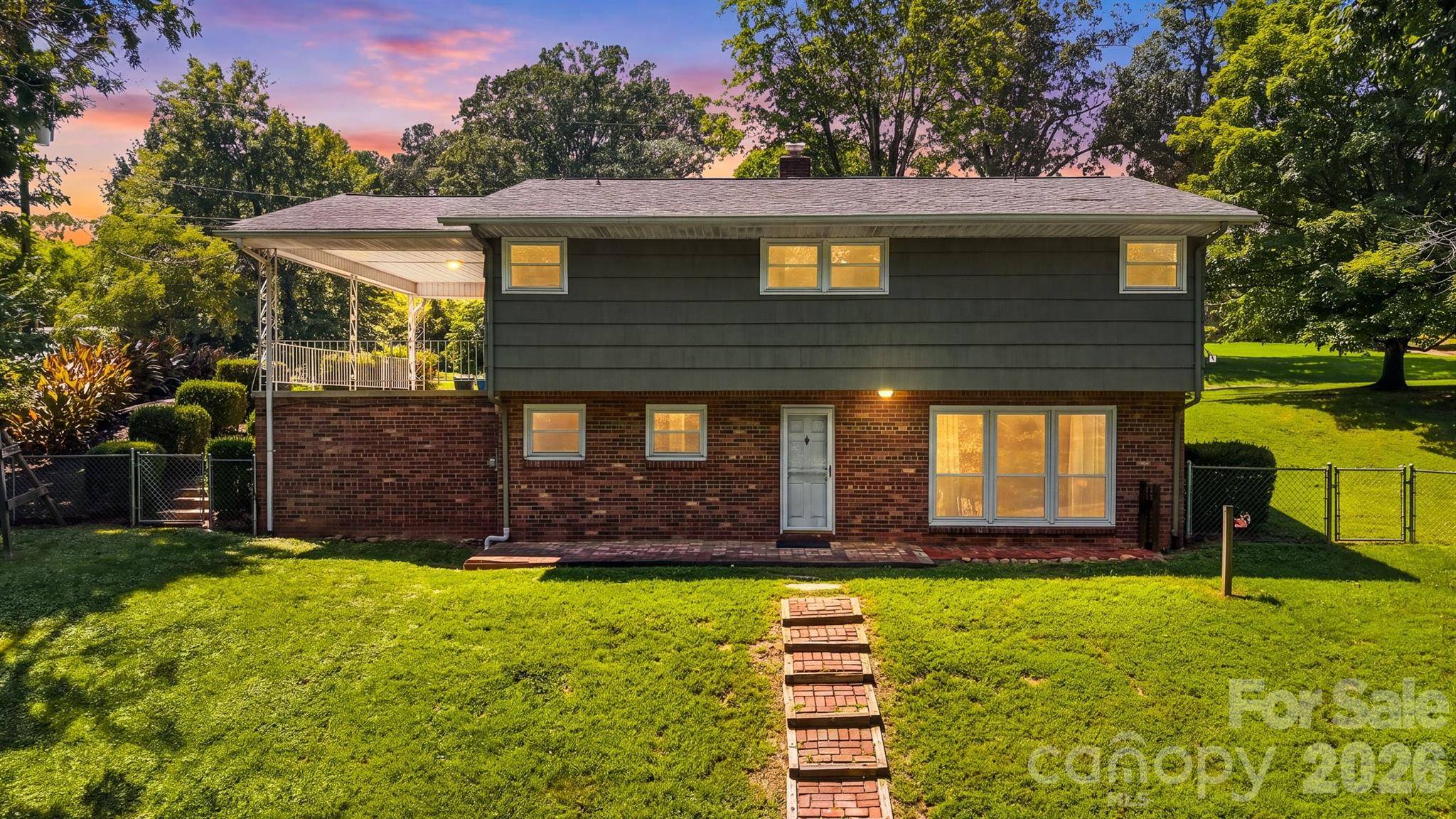 1518 11th ST NW, Hickory, NC 28601