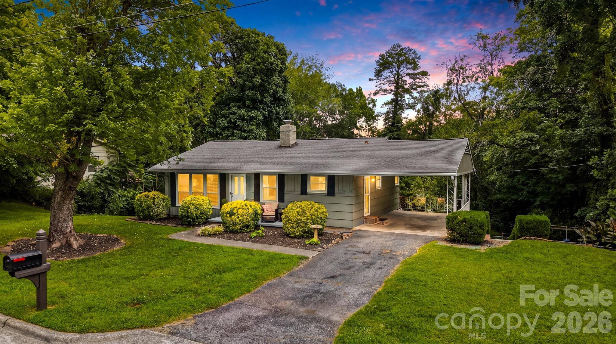 1518 11th ST NW, Hickory, NC 28601
