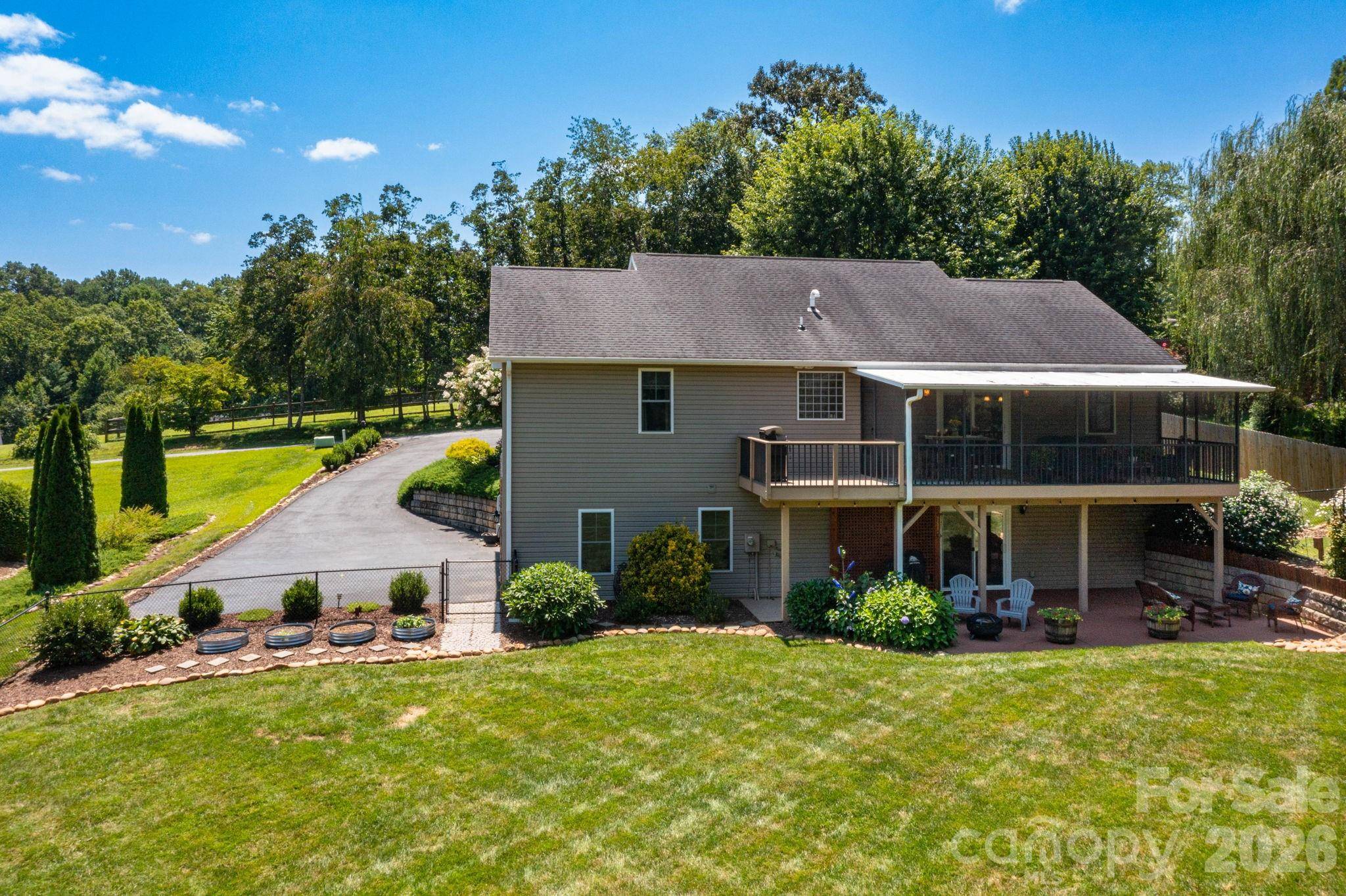 14 New Bishop LN, Fletcher, NC 28732