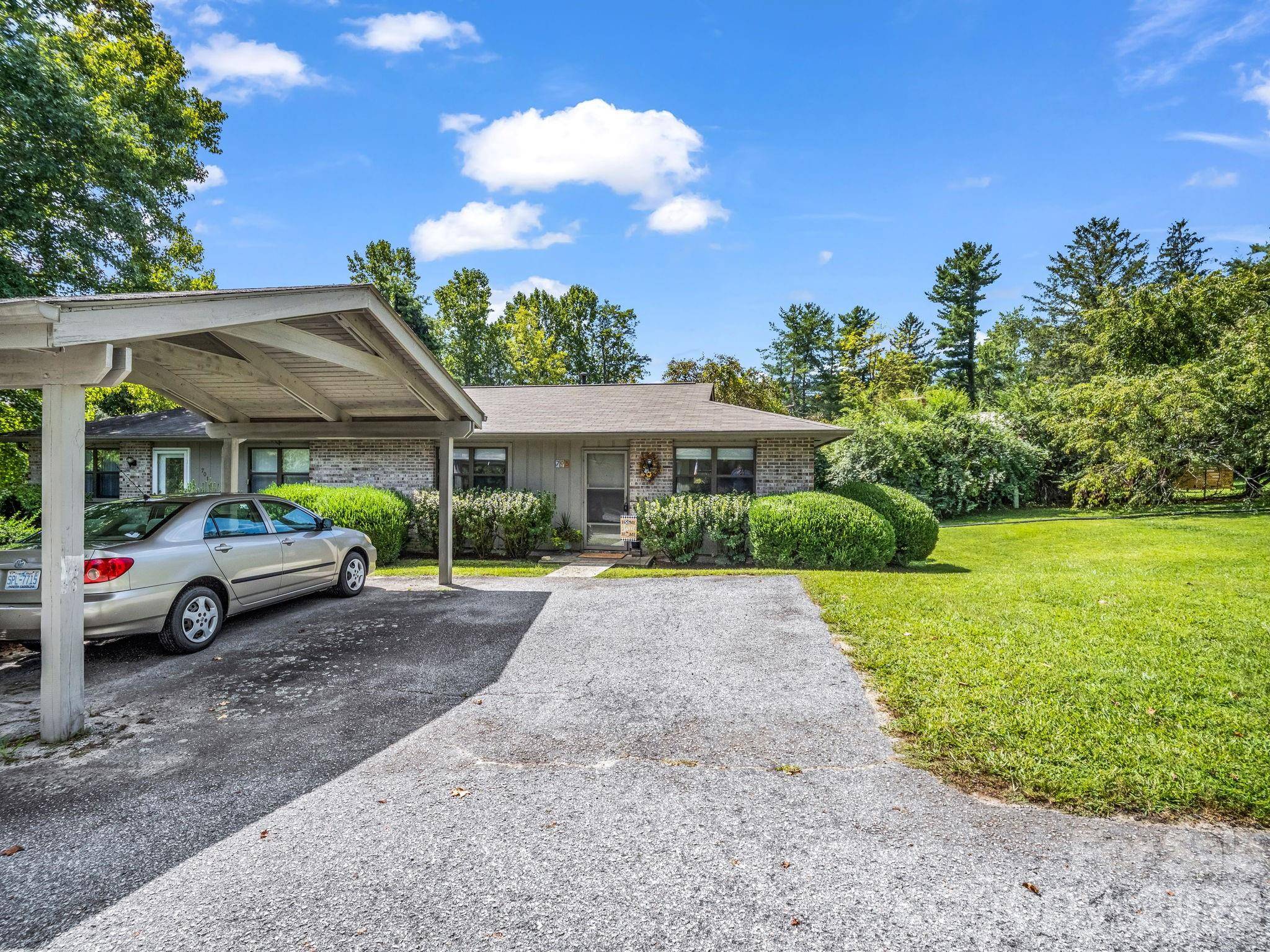 703 Farmington CIR, Hendersonville, NC 28739