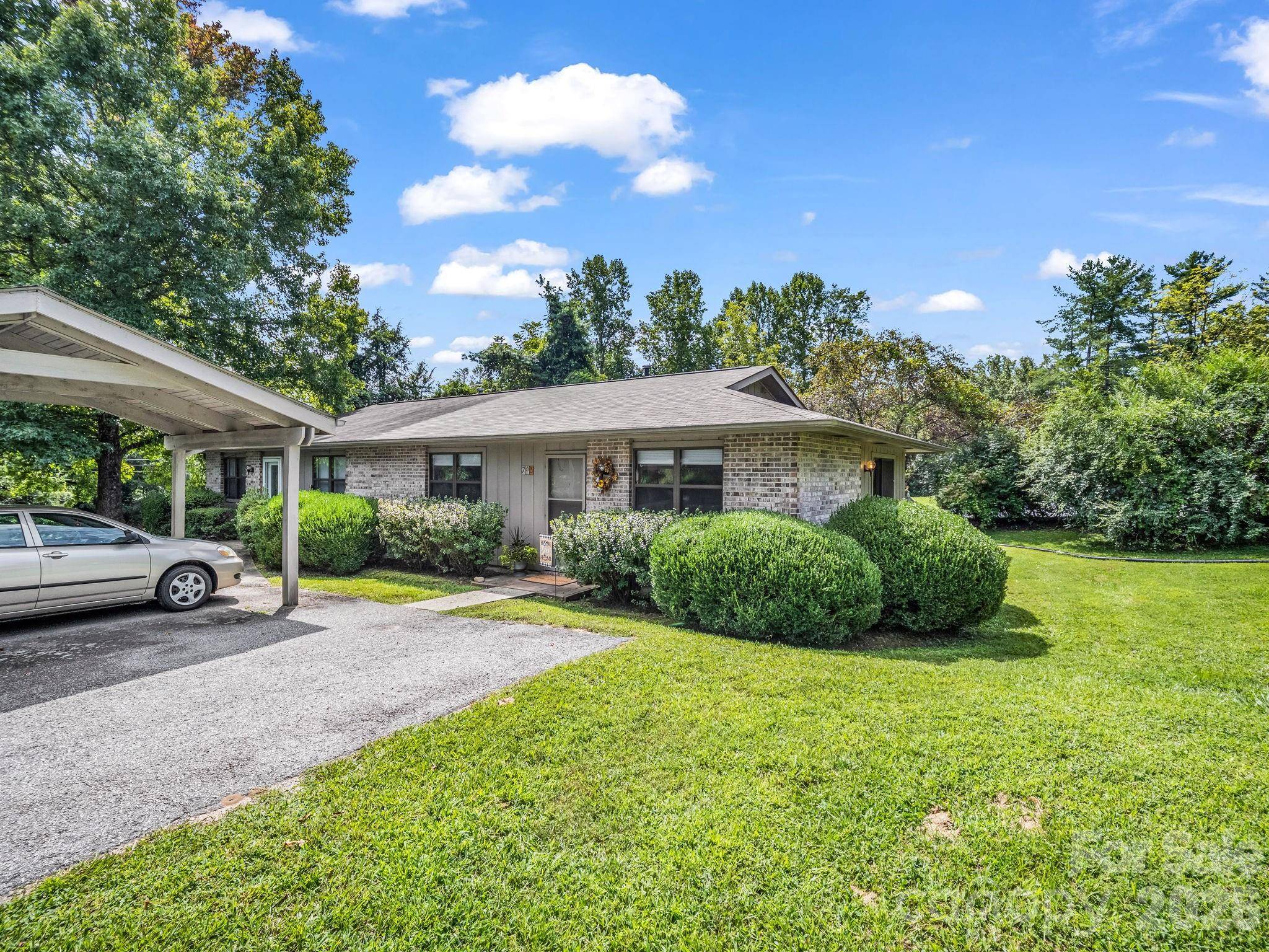 703 Farmington CIR, Hendersonville, NC 28739