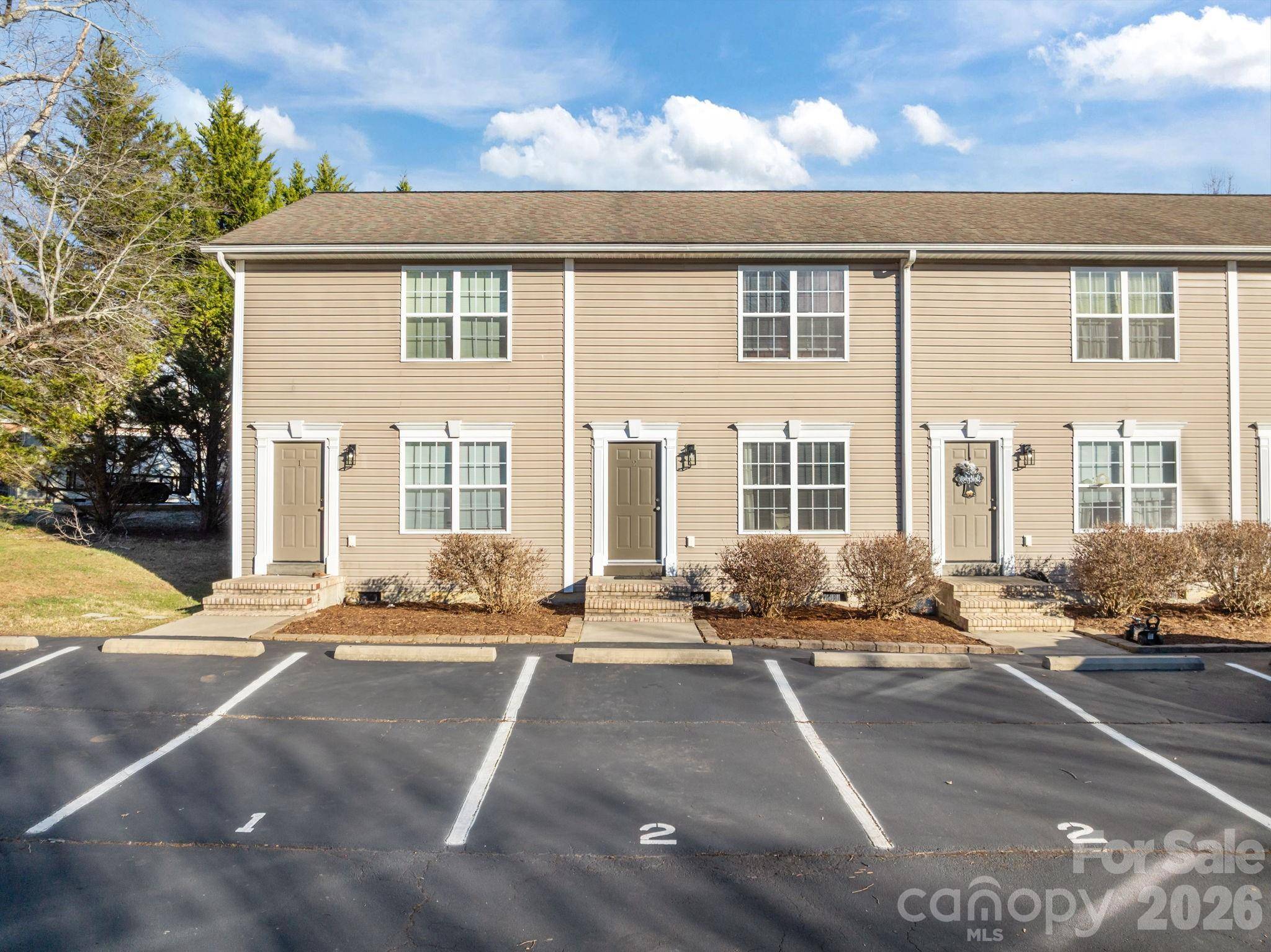 2 Meadow Glen DR, Fletcher, NC 28732
