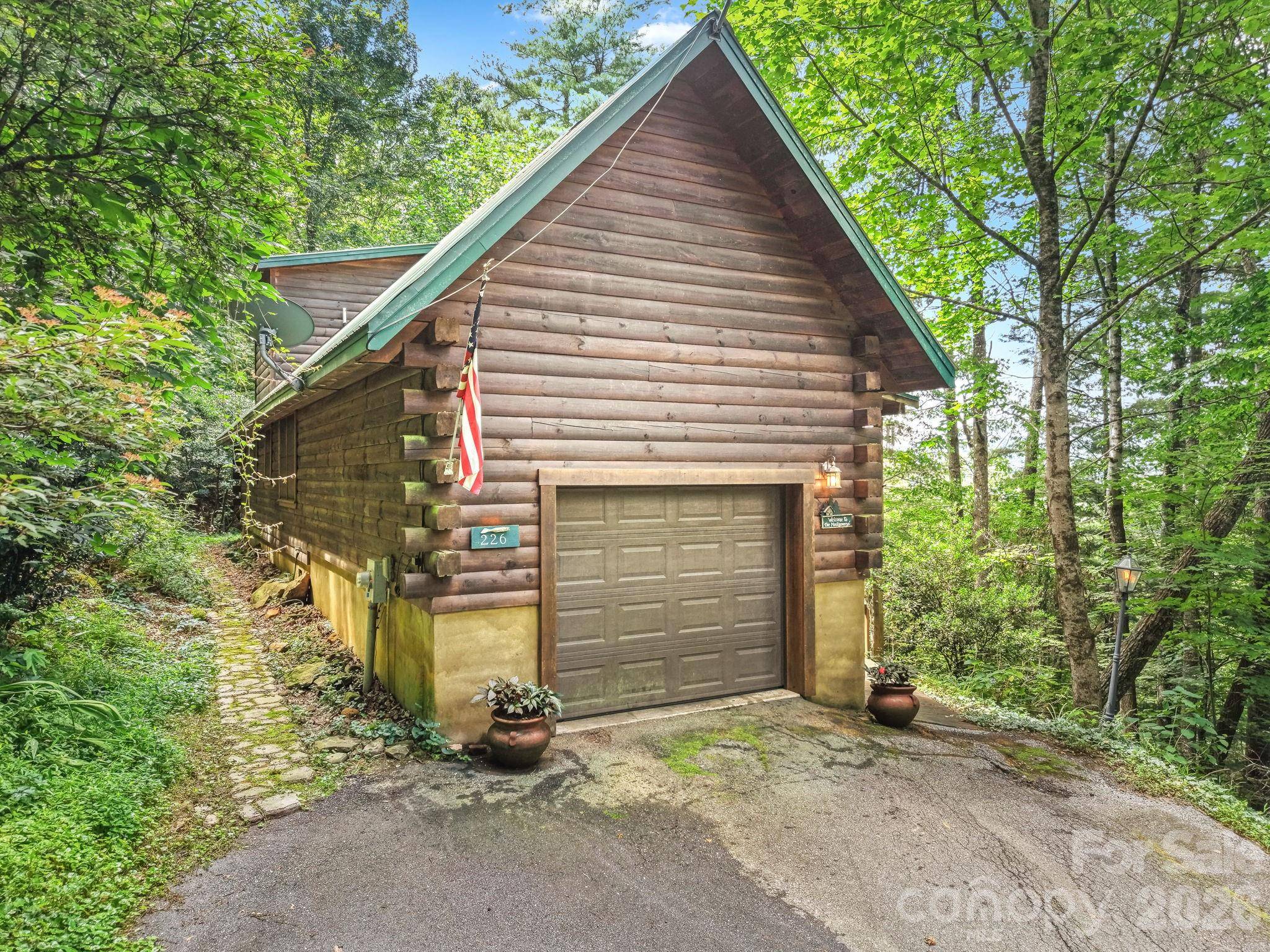 226 Signal RDG #63, Sylva, NC 28779