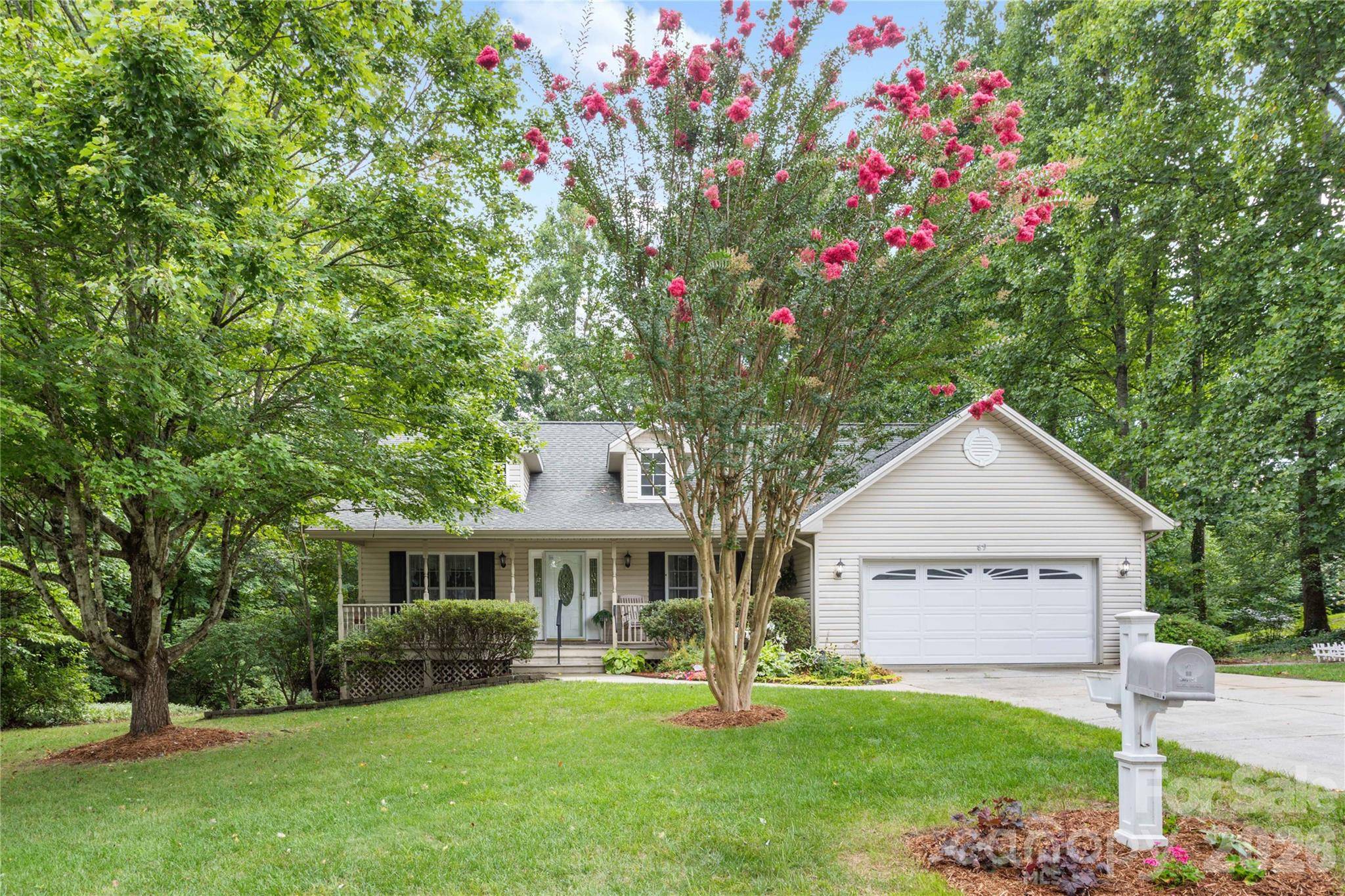 69 Red Cedar DR, Hendersonville, NC 28792