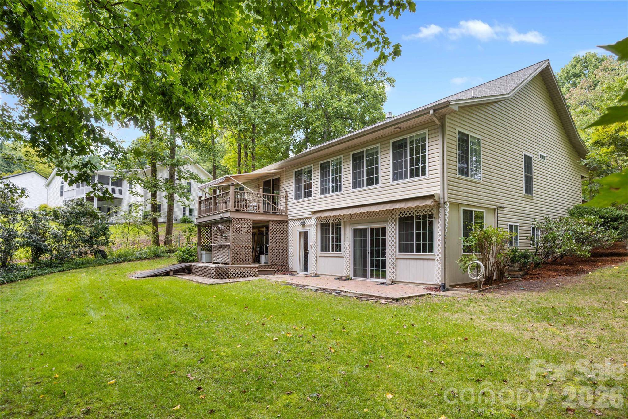 69 Red Cedar DR, Hendersonville, NC 28792