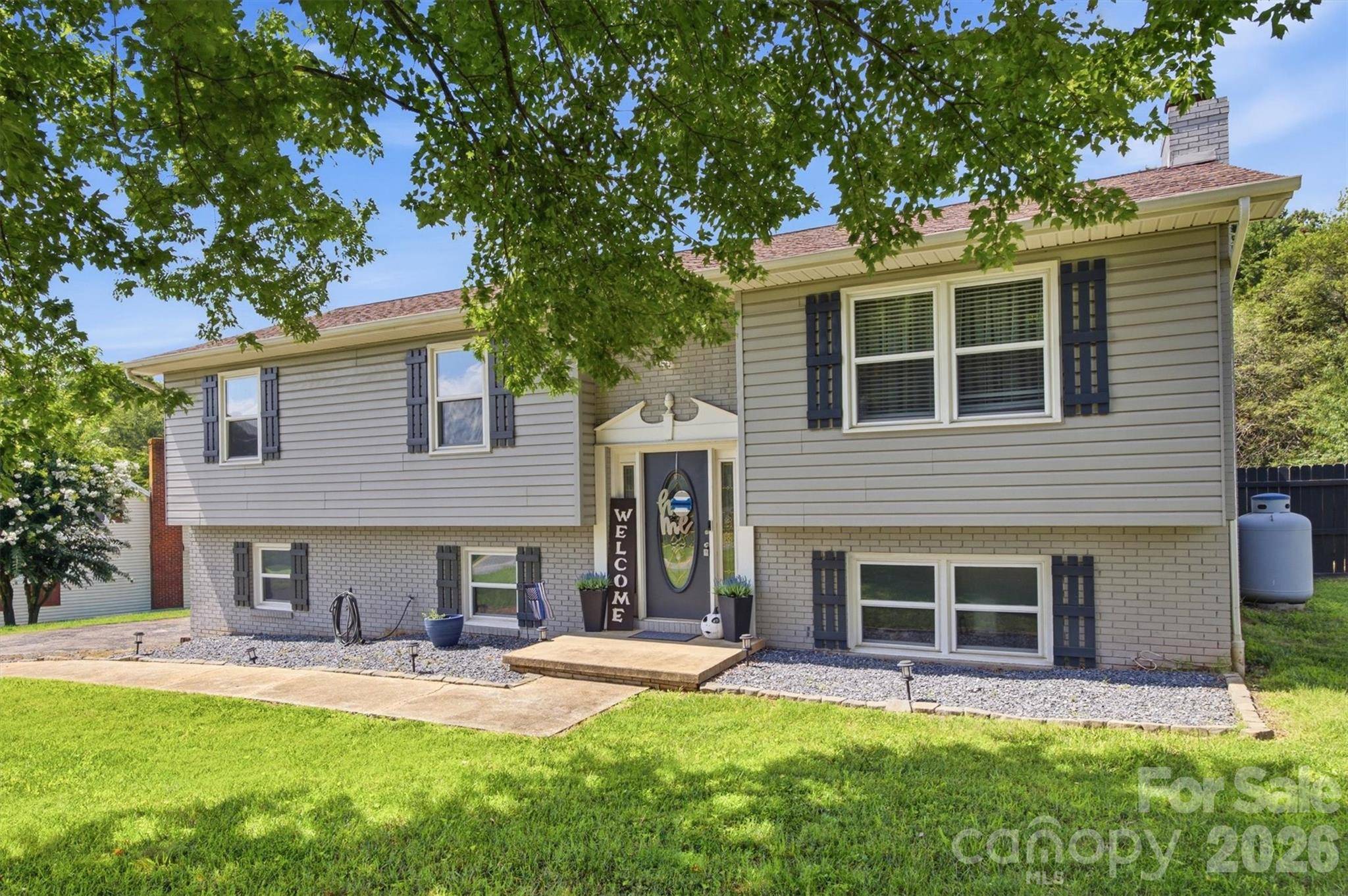 1772 Woodridge CIR, Hickory, NC 28602