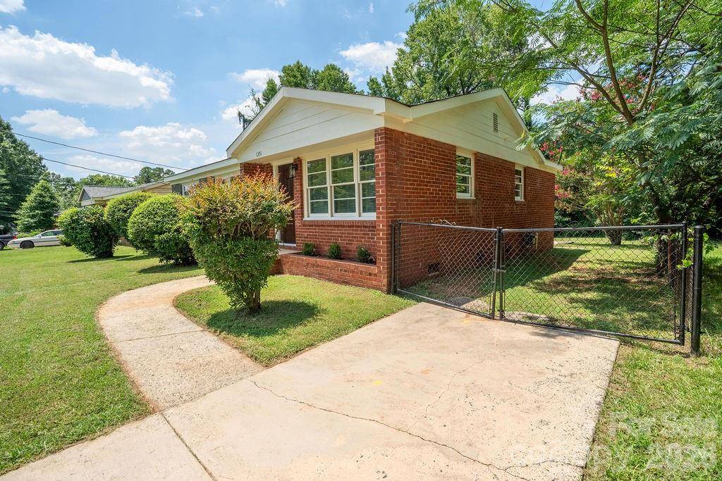 1351 Orvis ST, Charlotte, NC 28216