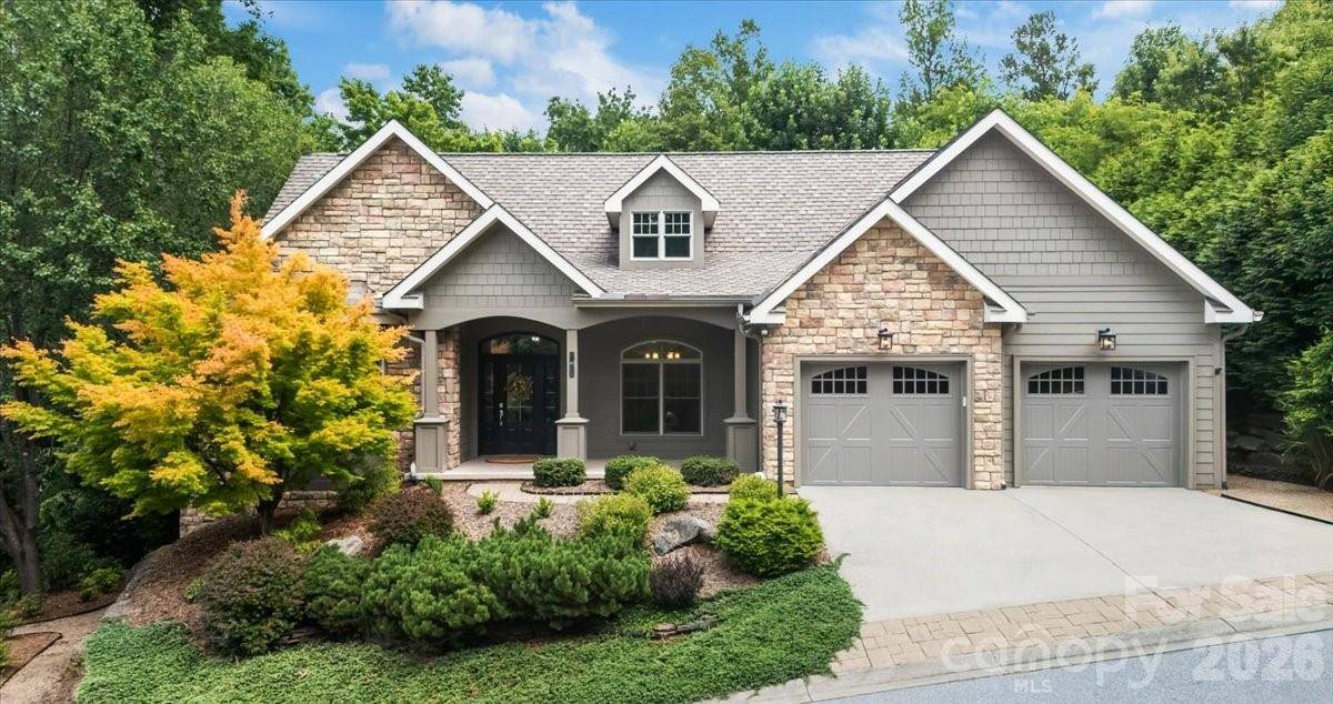 82 Wood Owl CT, Hendersonville, NC 28791
