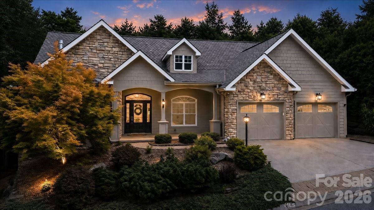 82 Wood Owl CT, Hendersonville, NC 28791