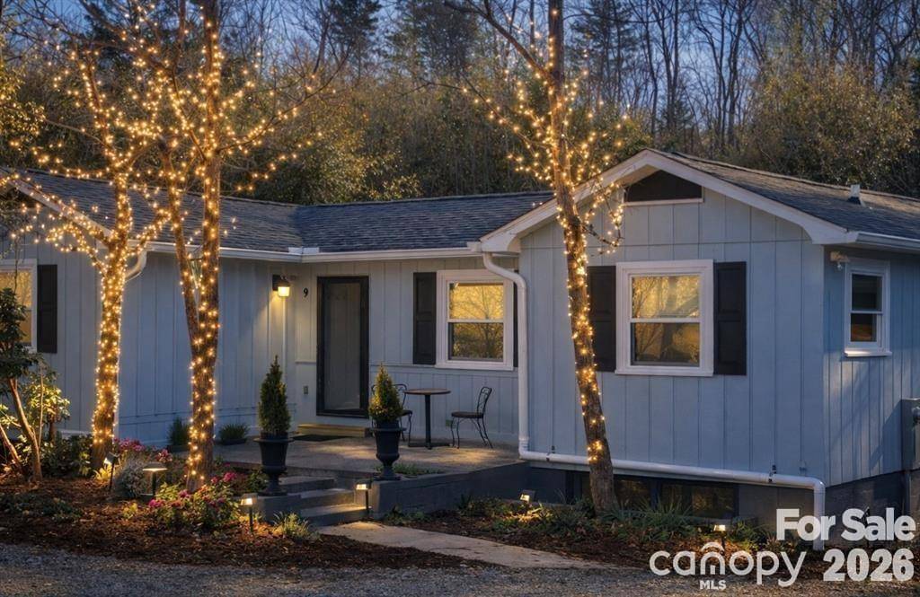 1 Old Mill LN, Weaverville, NC 28787