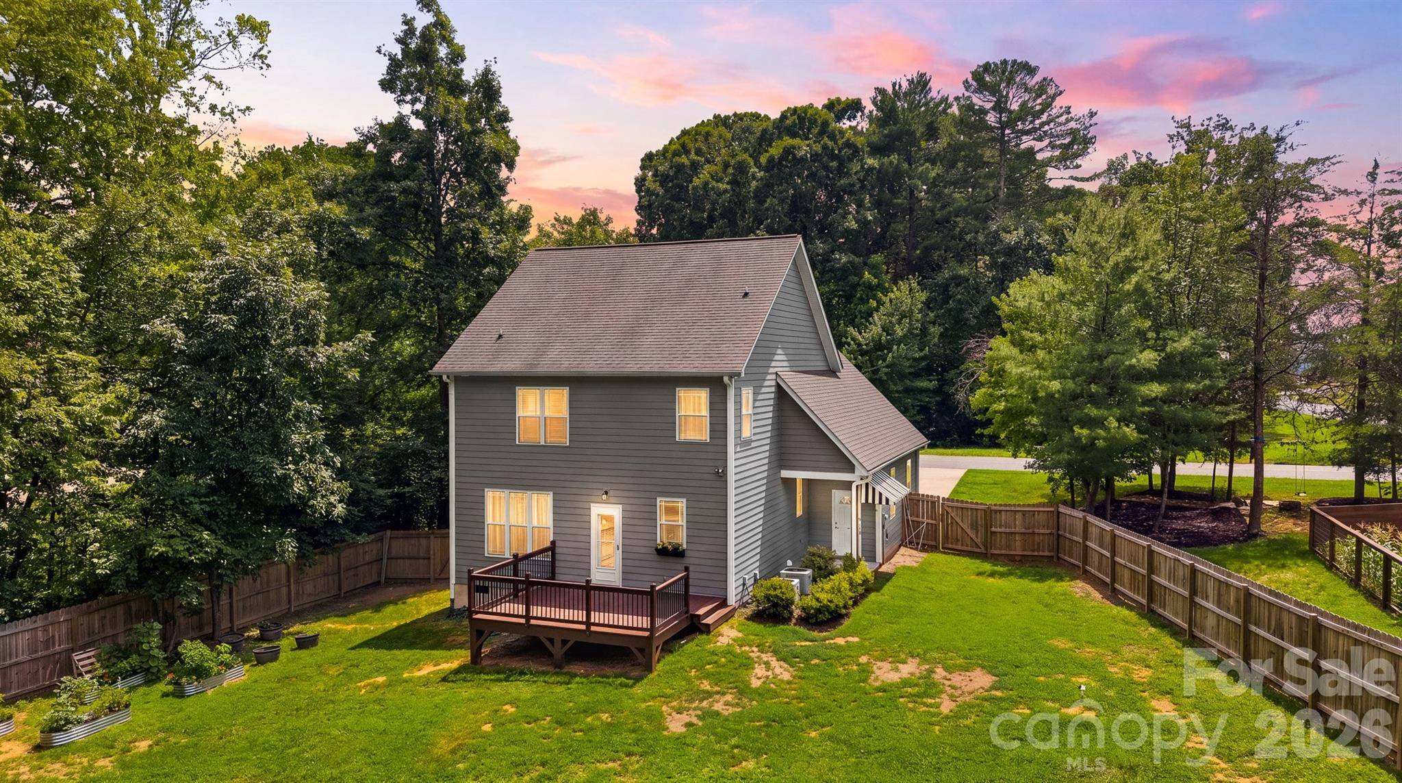 5810 Dwayne Starnes DR, Hickory, NC 28602
