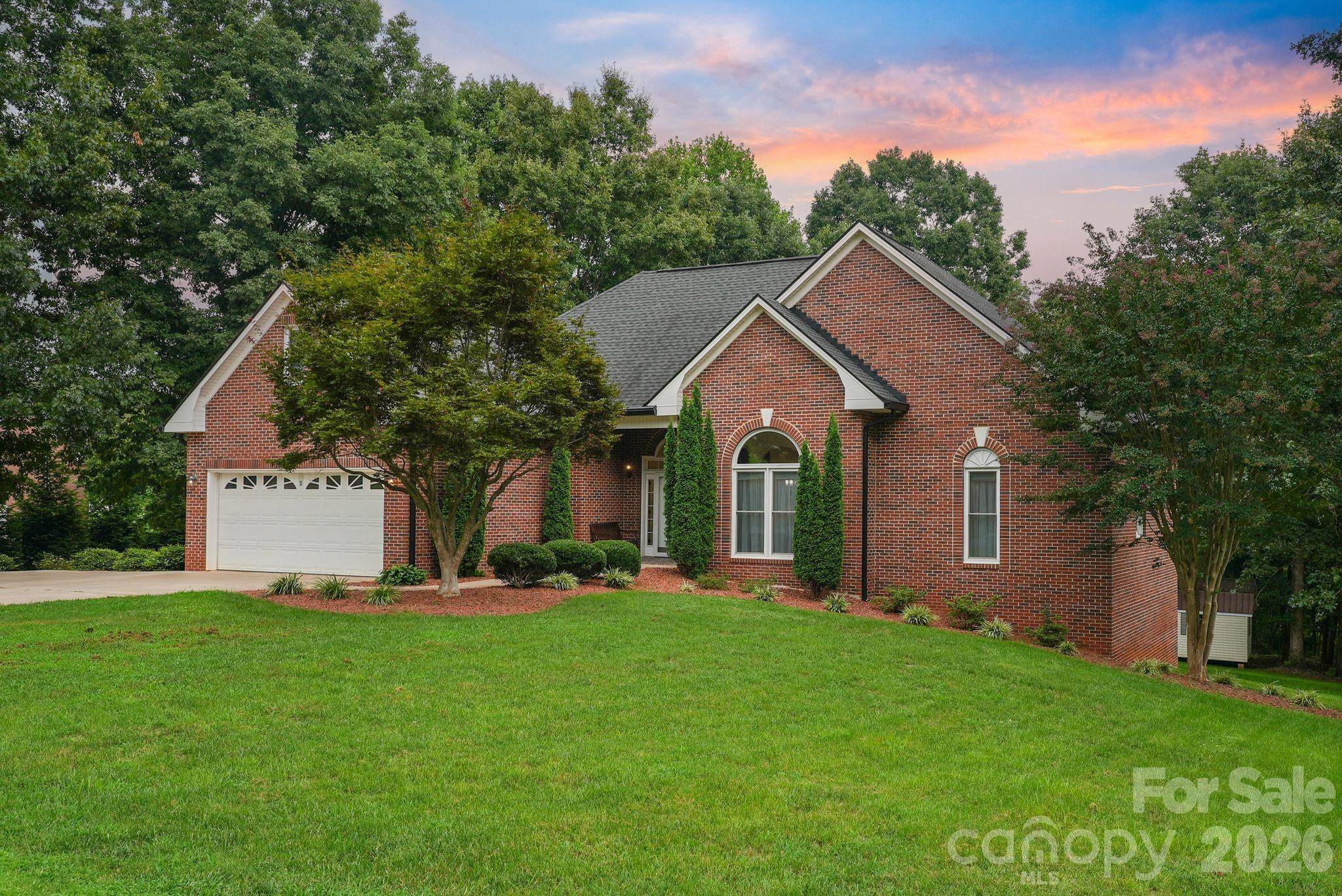 11 Greenway DR, Granite Falls, NC 28630