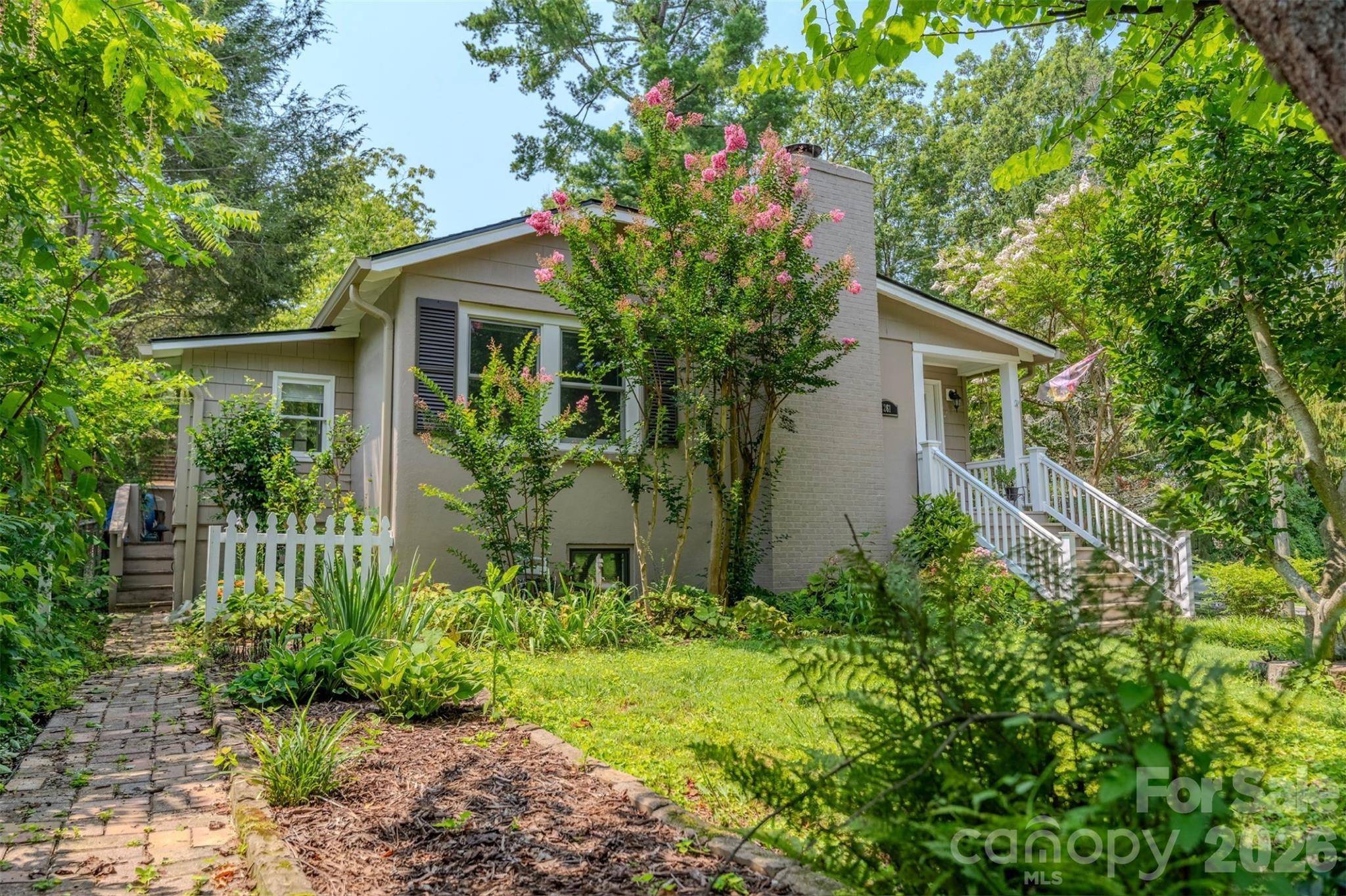 261 Forest Hill DR, Asheville, NC 28803