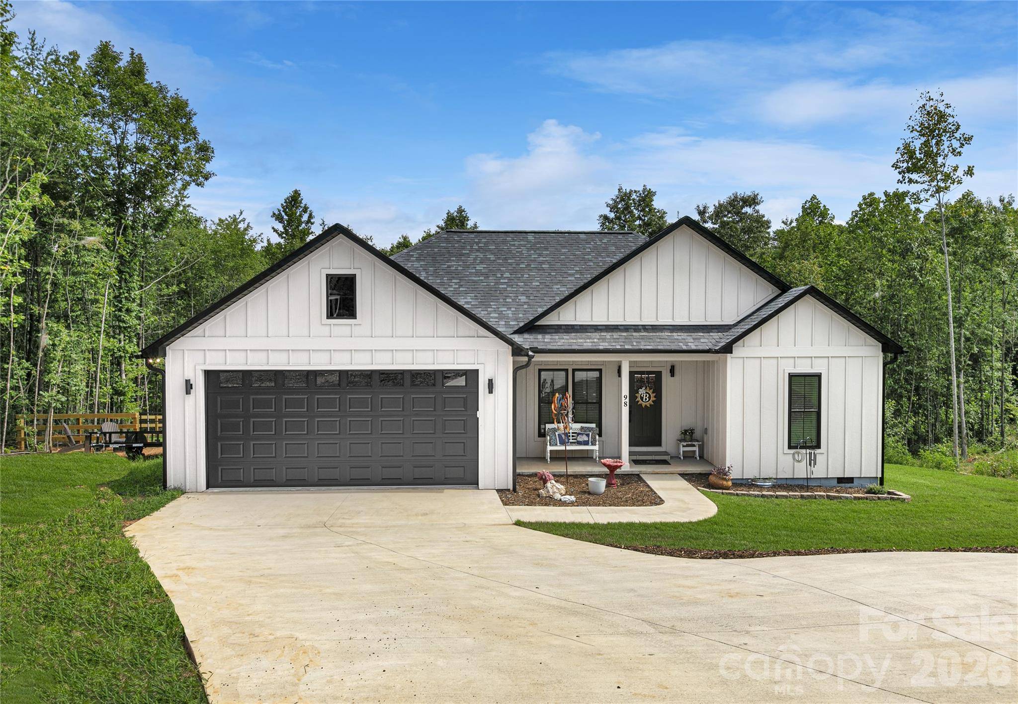 98 Lexxi LN, Tryon, NC 28782
