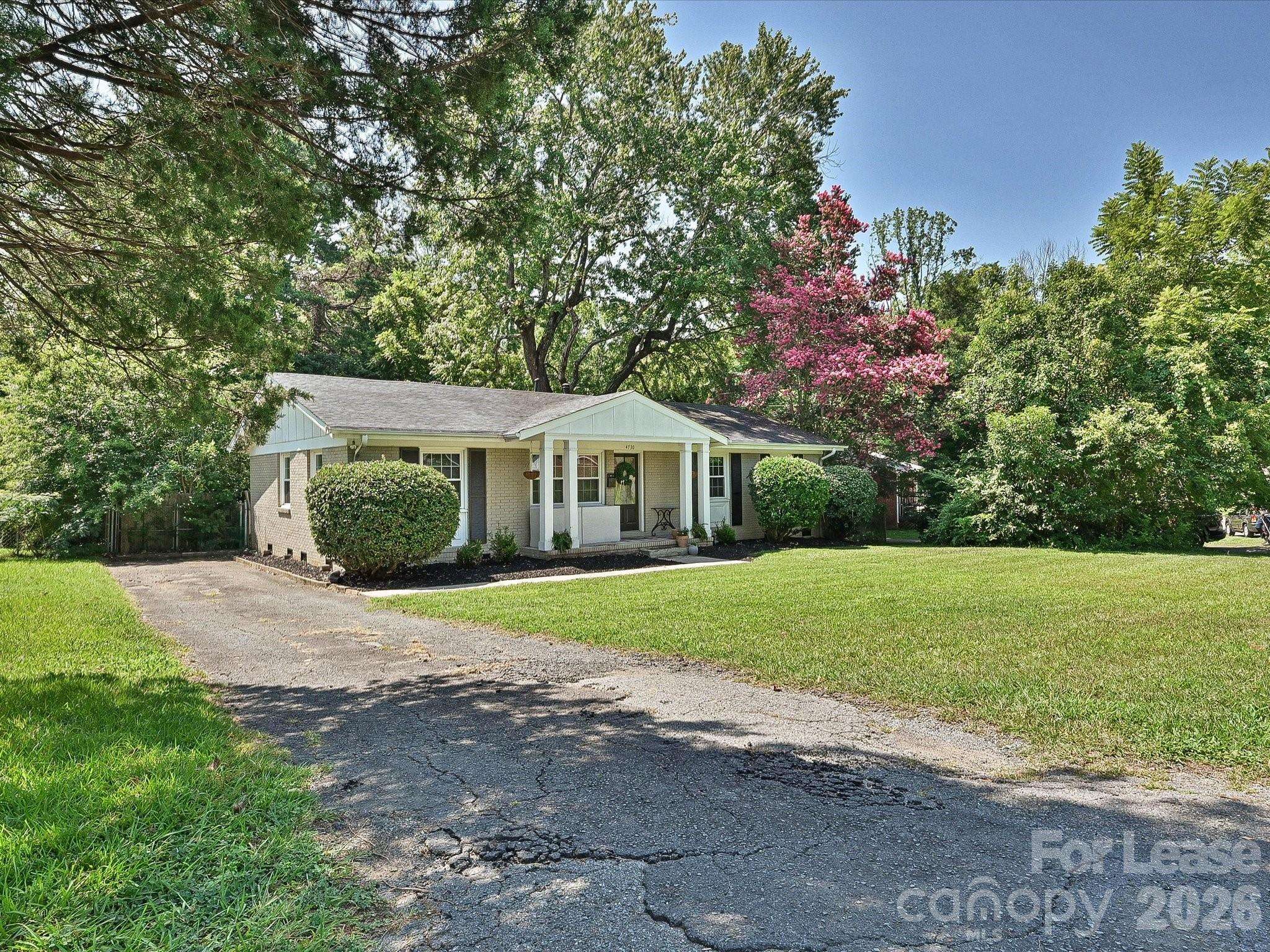 4730 Crestmont DR, Charlotte, NC 28205
