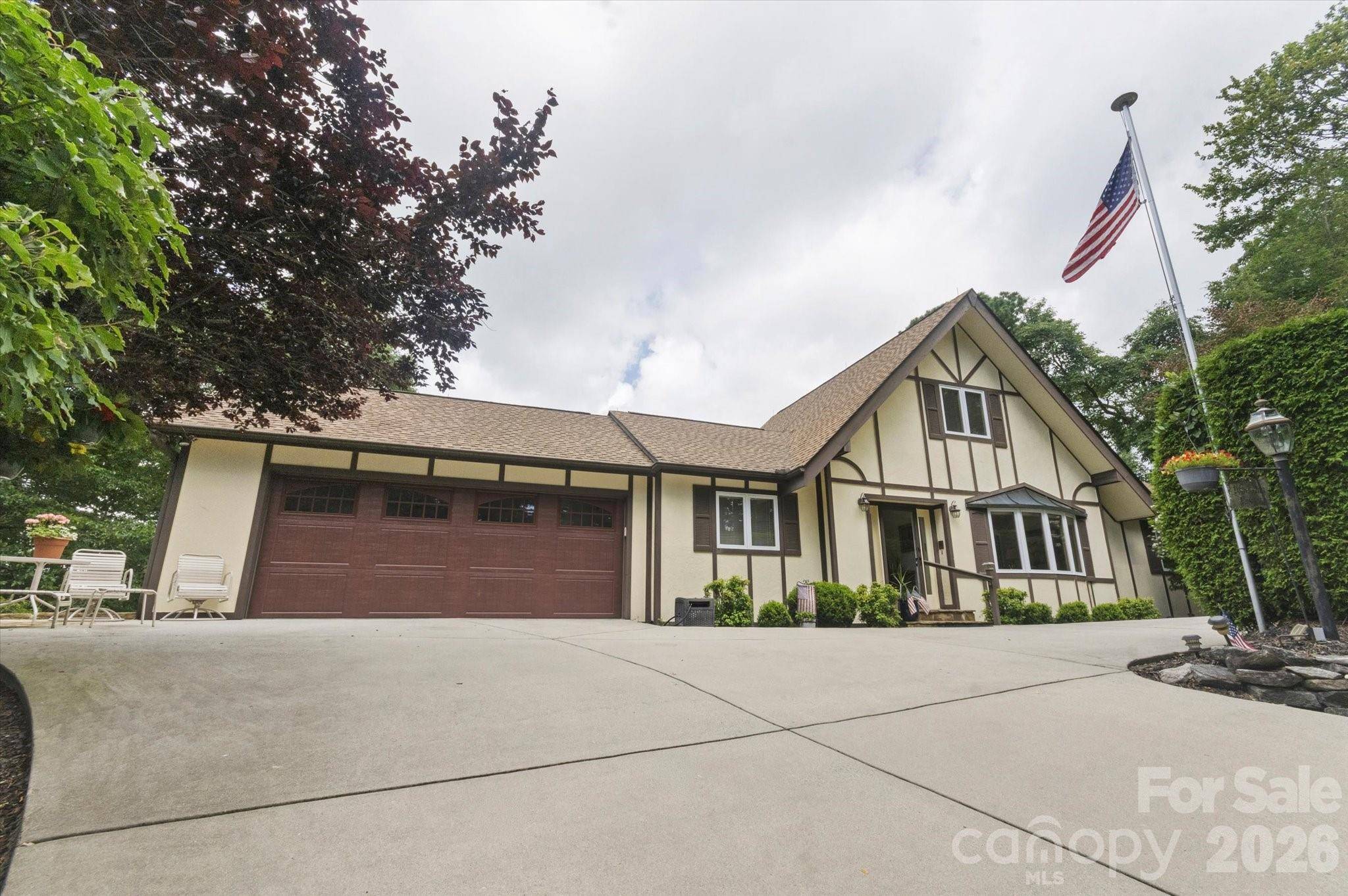 2484 Connestee TRL, Brevard, NC 28712