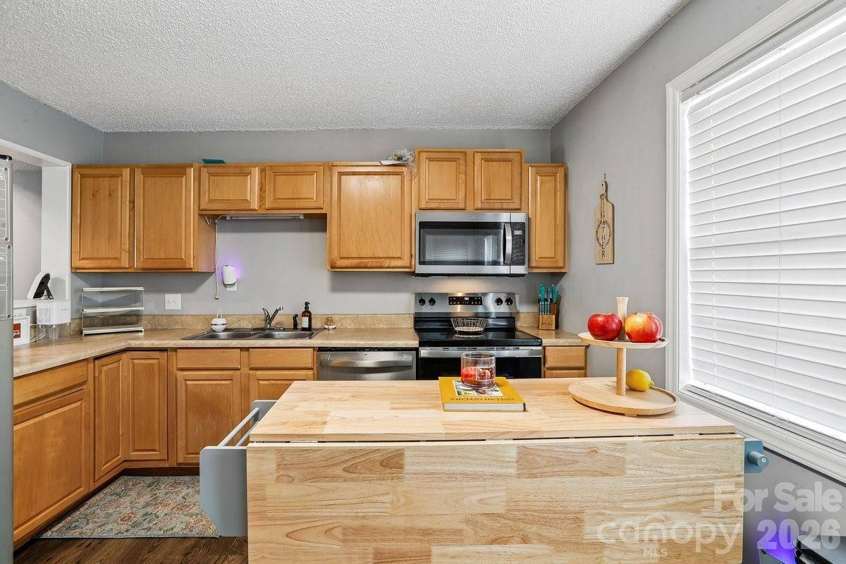 1300 Larchmont PL #303, Salisbury, NC 28144