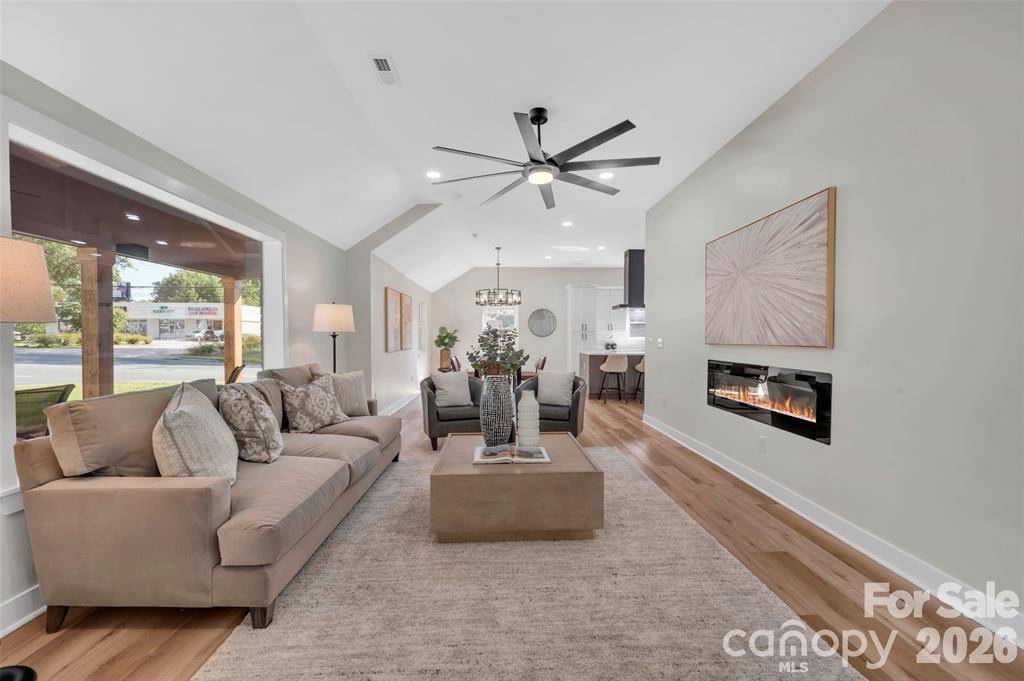 3942 Mcmillan ST, Charlotte, NC 28205