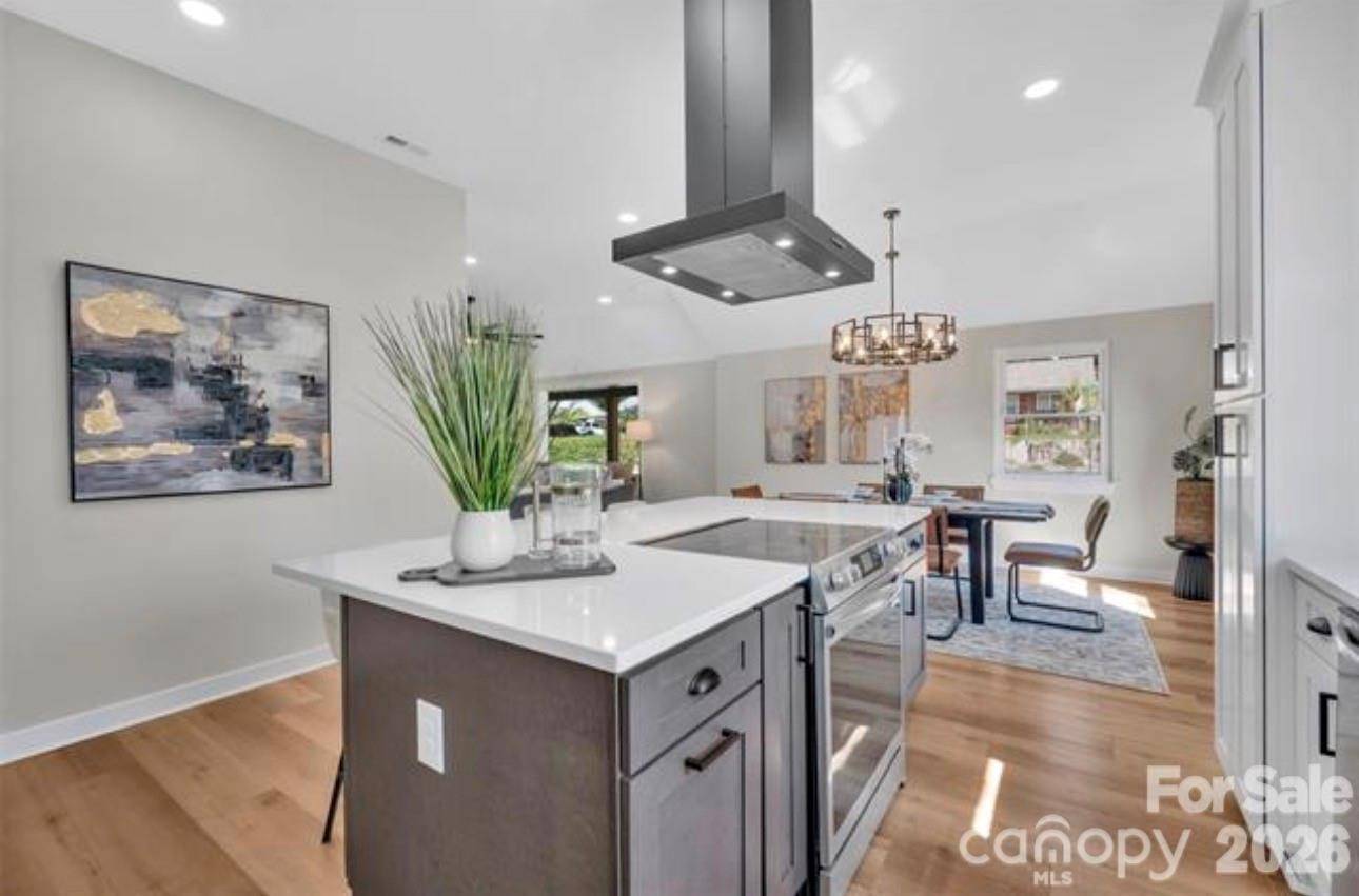 3942 Mcmillan ST, Charlotte, NC 28205