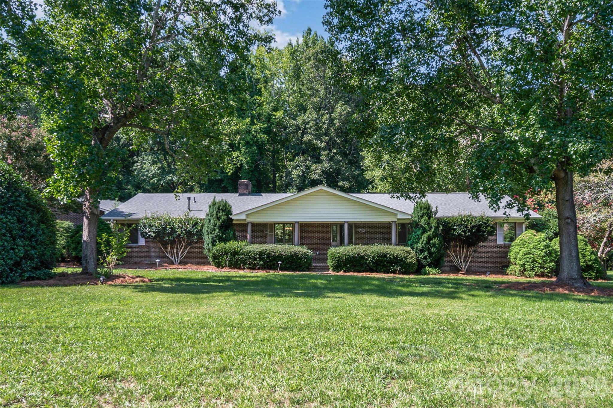 3959 Holly Springs DR, Newton, NC 28658