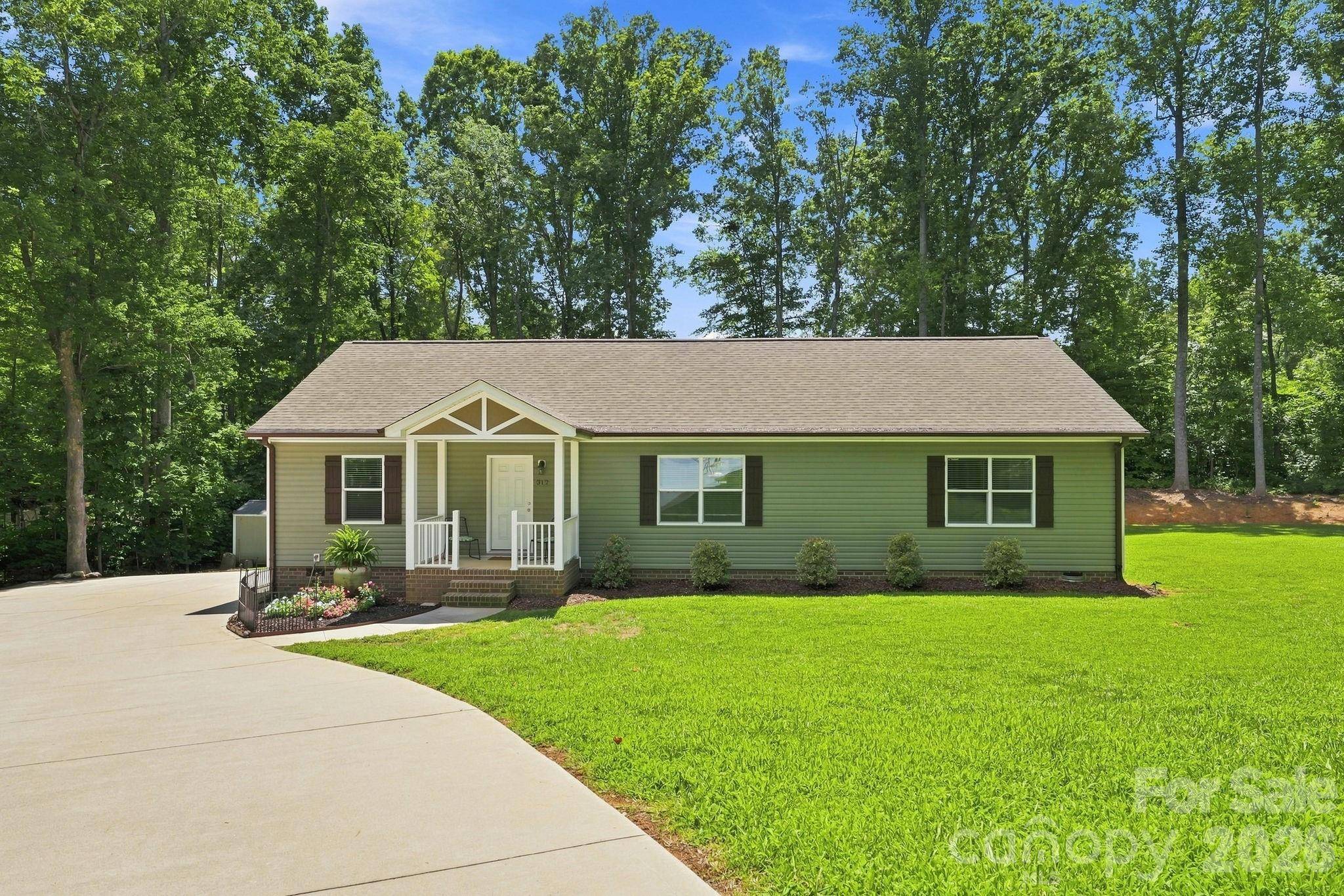312 Sailwinds RD, Mooresville, NC 28115