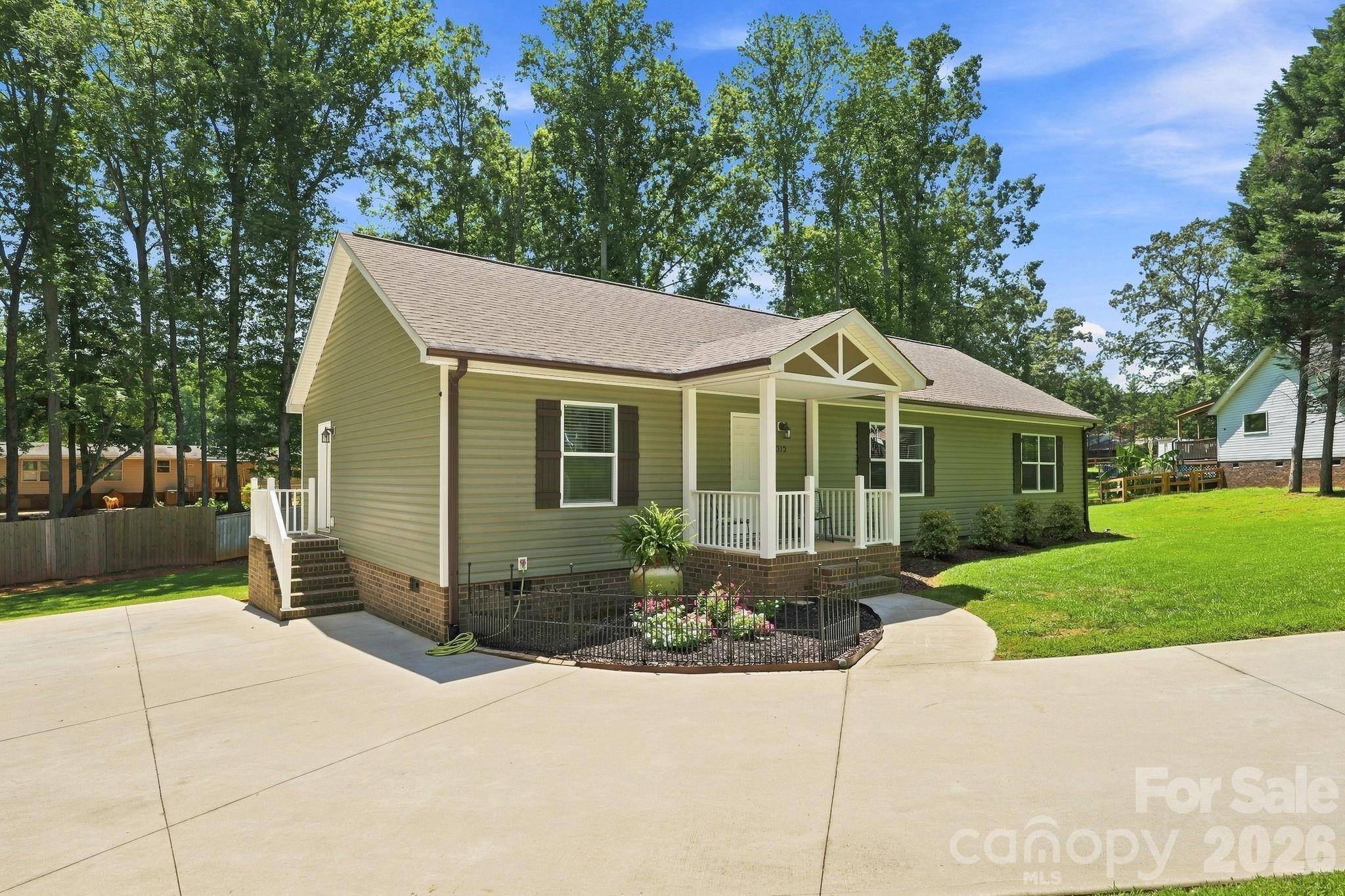 312 Sailwinds RD, Mooresville, NC 28115